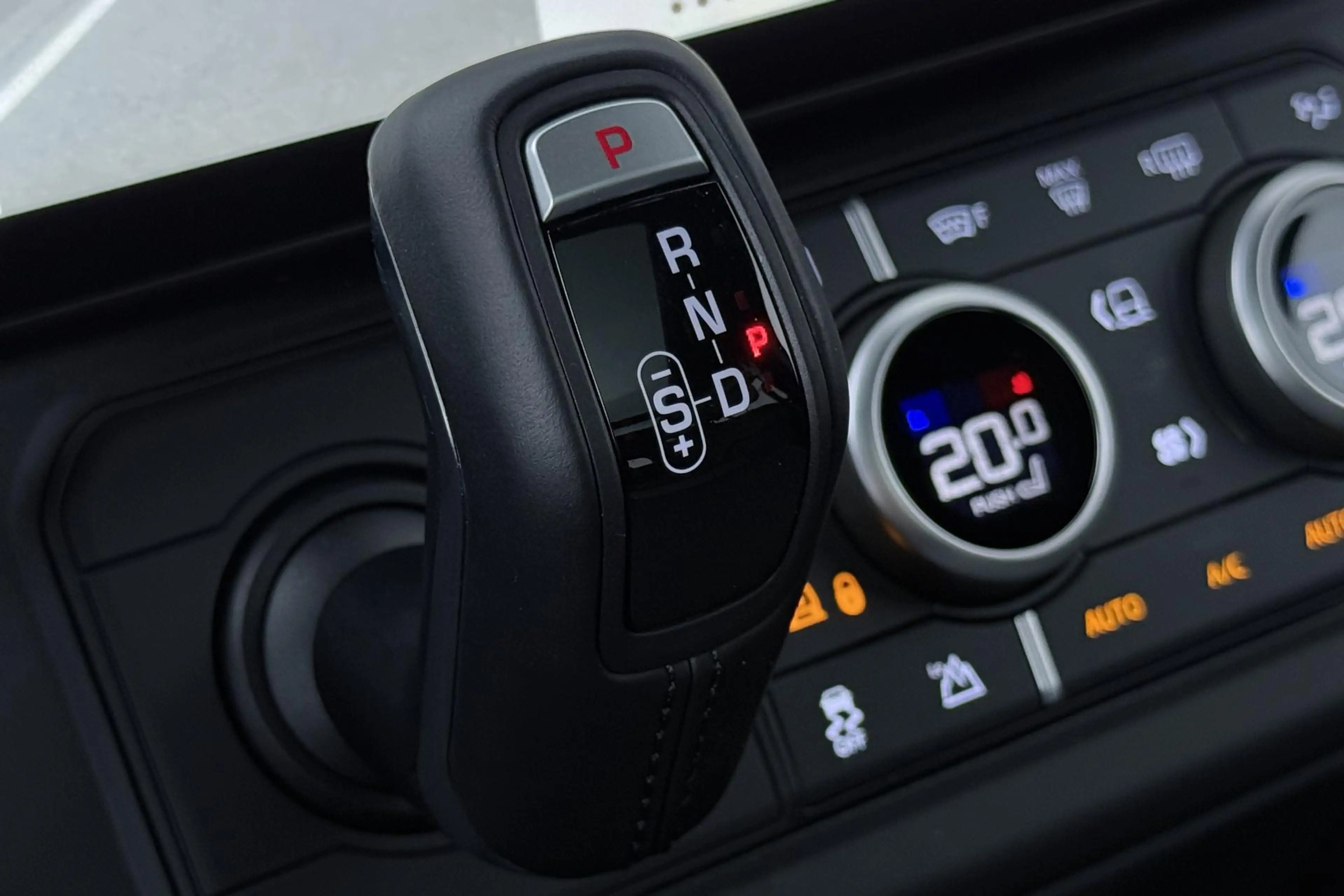 Land Rover Defender 2.0 P300e 110 X-Dynamic HSE | 6-Persoons | Meridia — photo 36