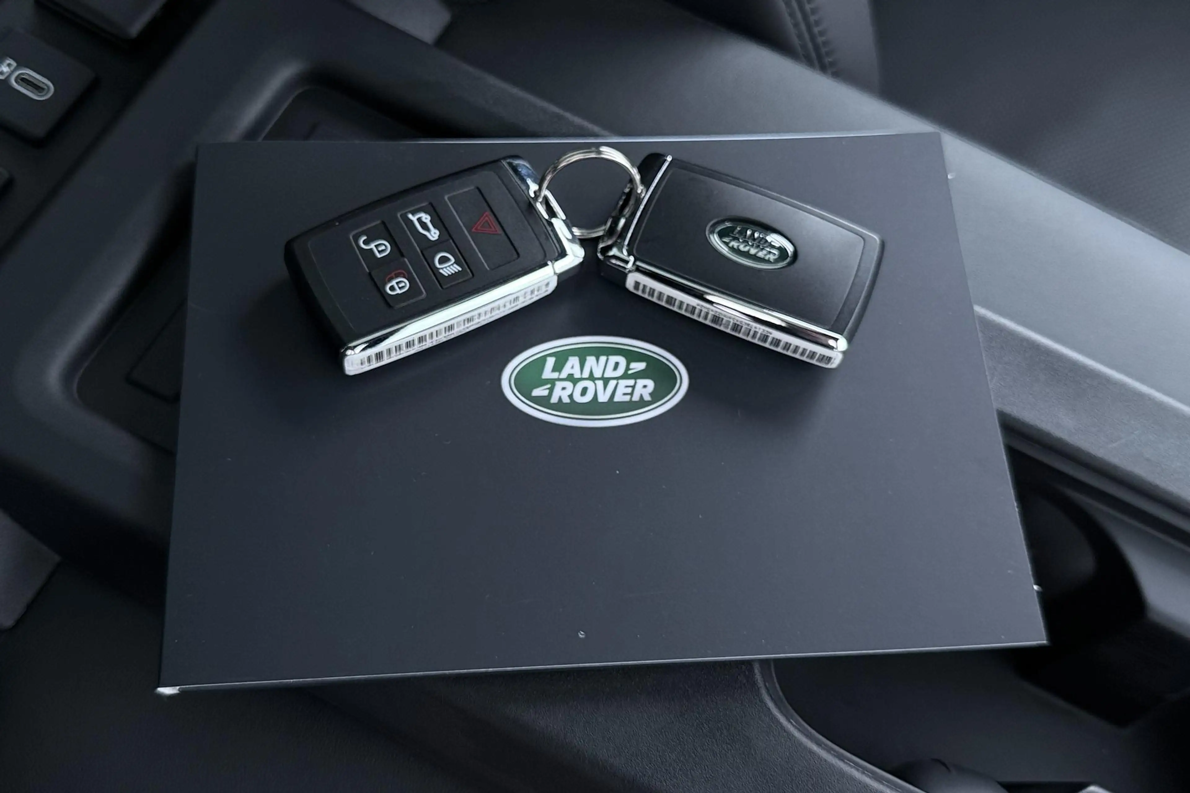 Land Rover Defender 2.0 P300e 110 X-Dynamic HSE | 6-Persoons | Meridia — photo 18