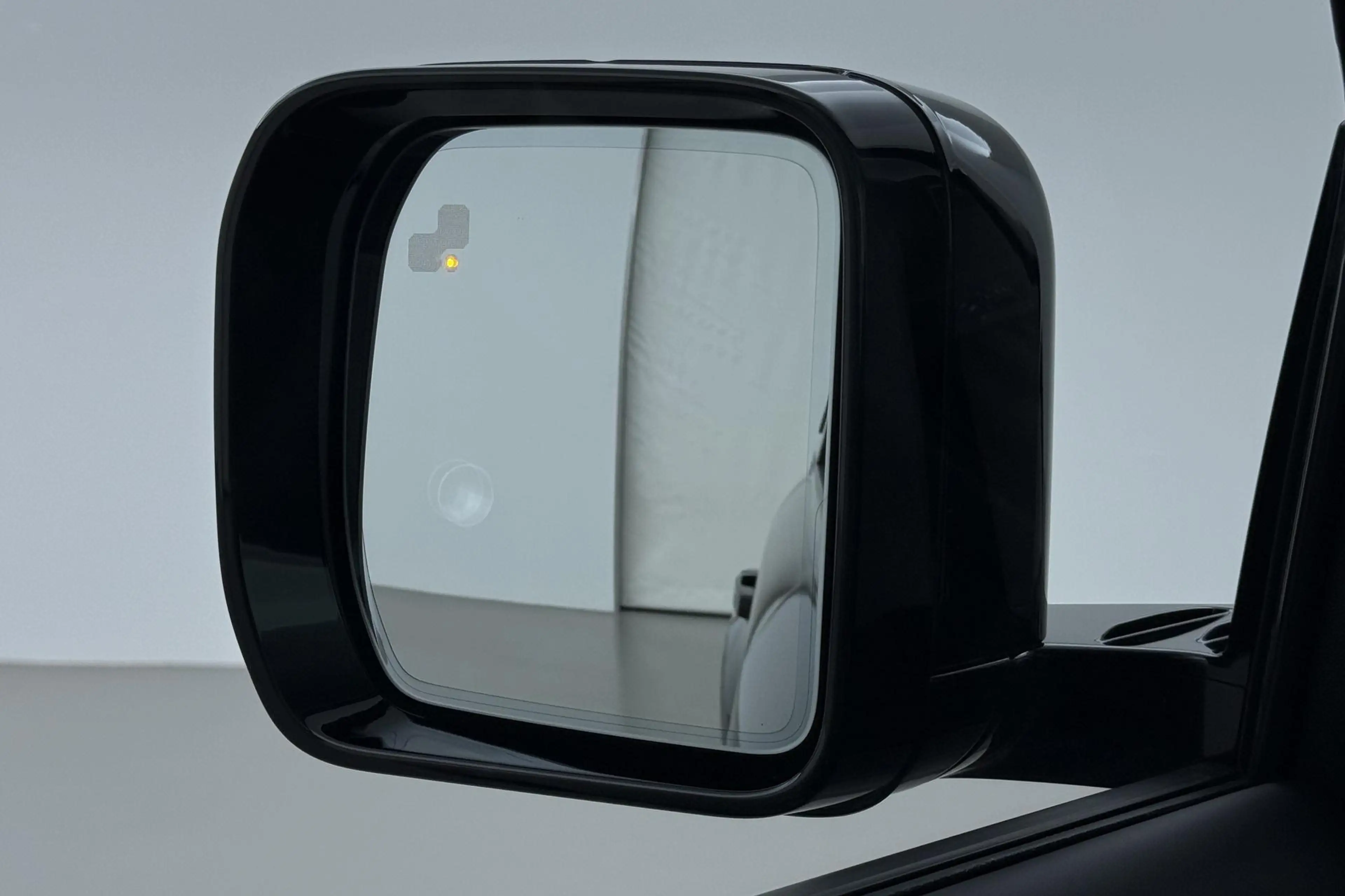 Land Rover Defender 2.0 P300e 110 X-Dynamic HSE | 6-Persoons | Meridia — photo 43