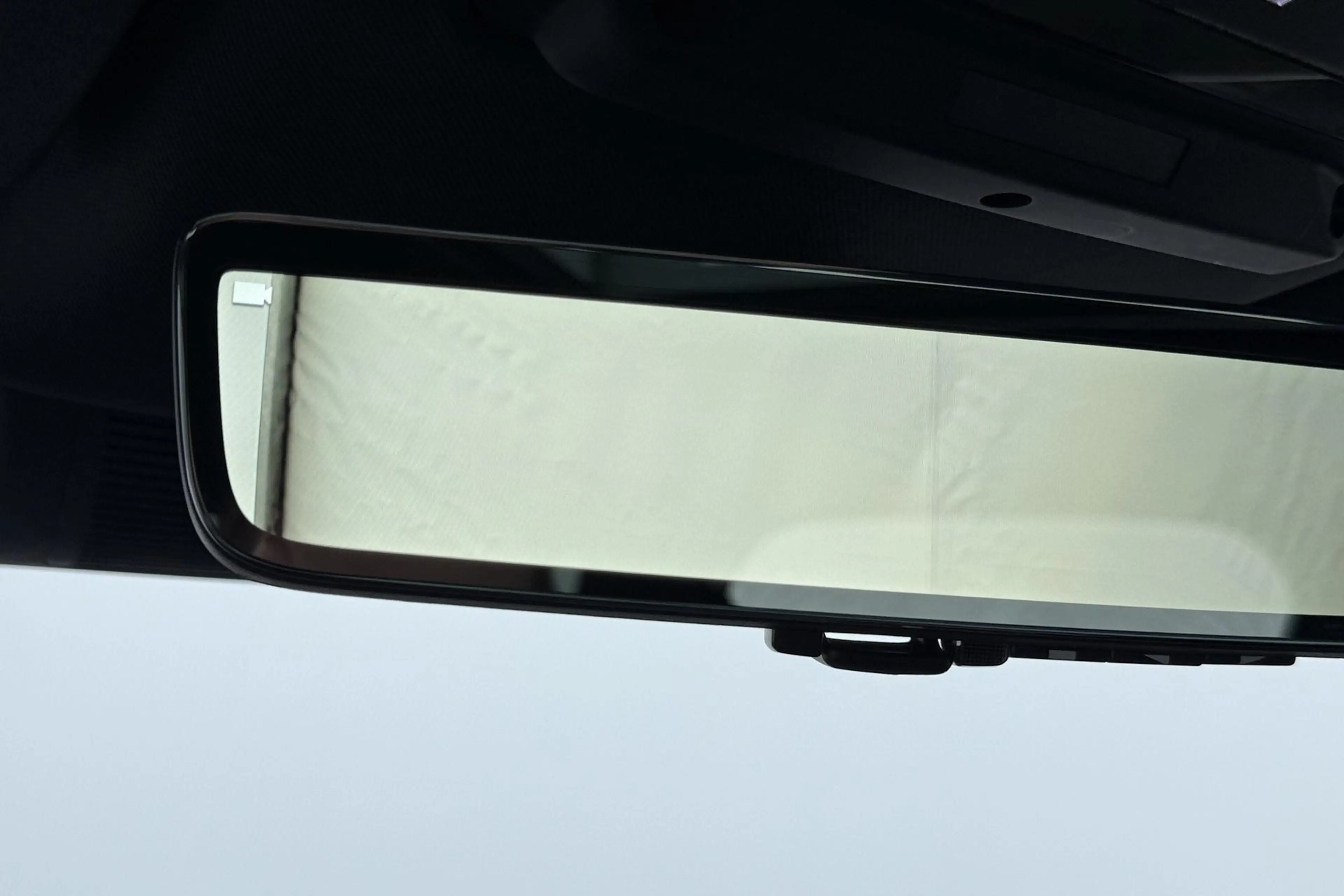 Land Rover Defender 2.0 P300e 110 X-Dynamic HSE | 6-Persoons | Meridia — photo 14