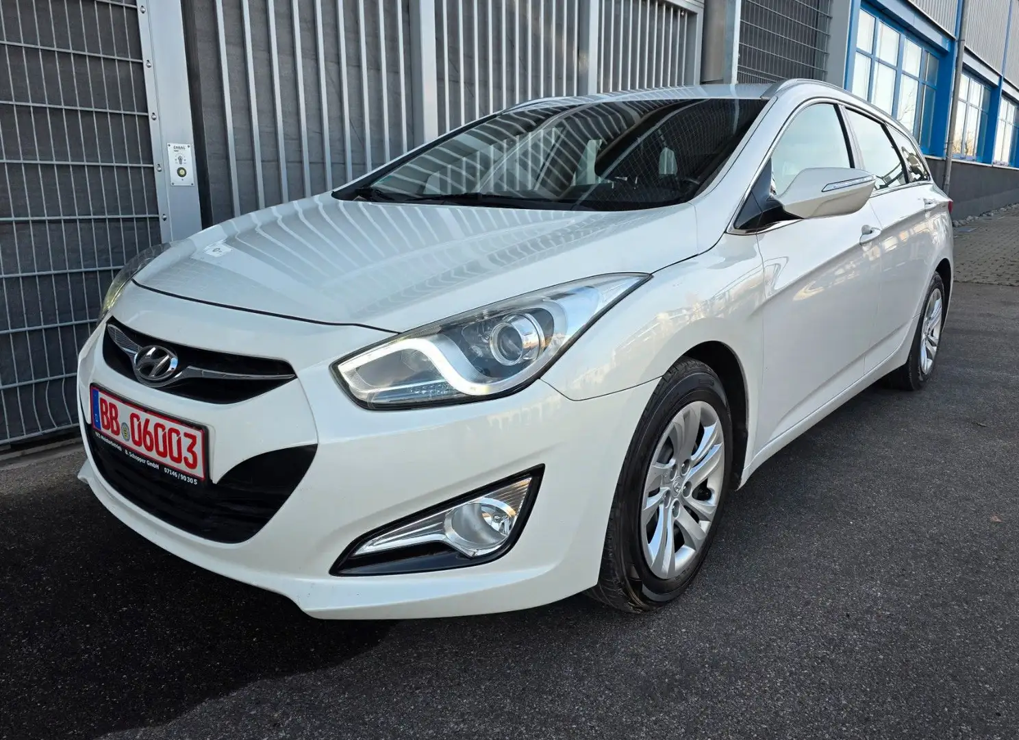 Hyundai i40 /GARANTIE/TÜV NEU/PDC/135PS/TEMP./KLIMA Weiß - 2