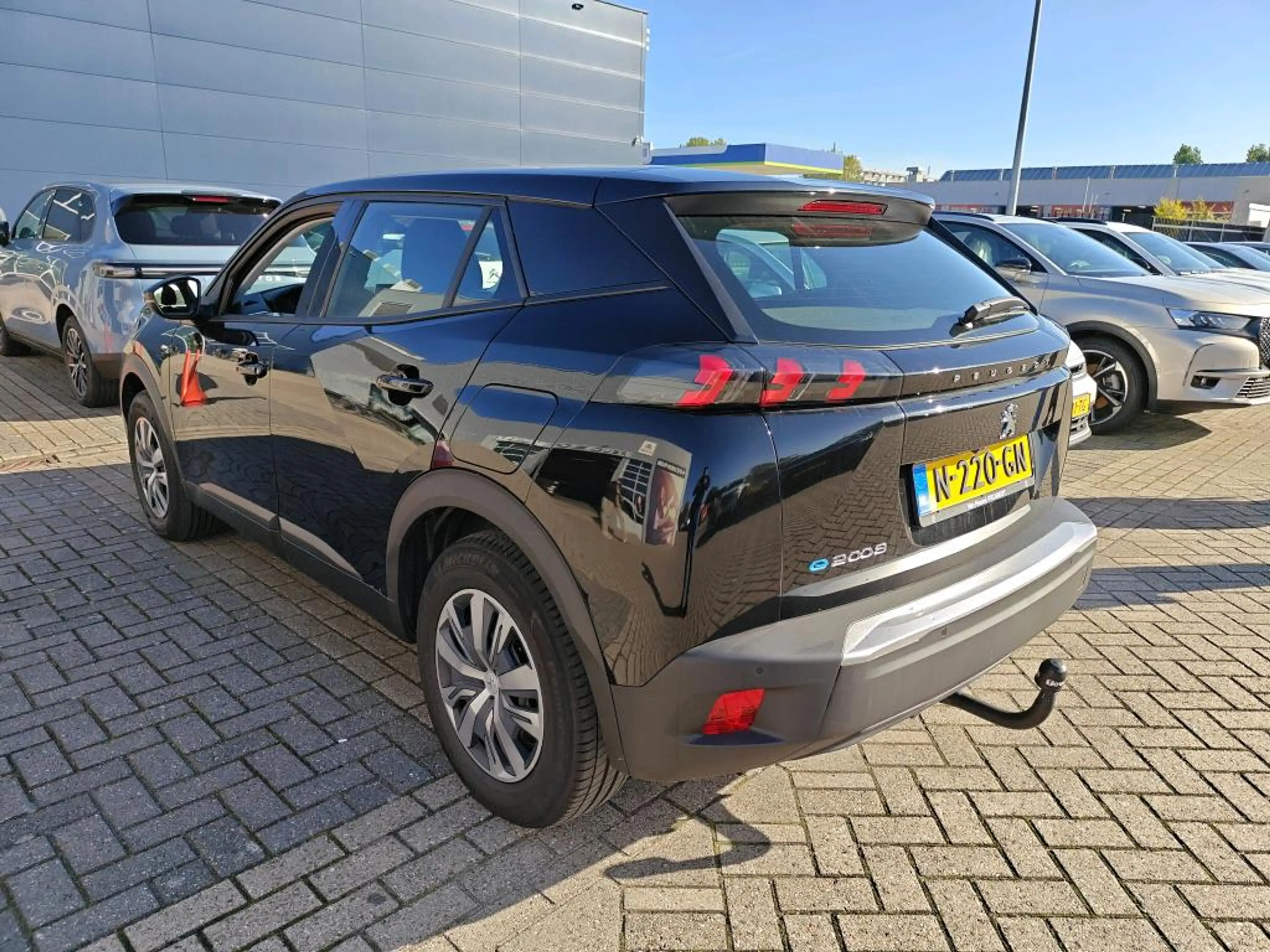 Peugeot e-2008 EV Active 50 kWh | Fase 3 laden | SOH 94,31% | Nav — photo 4