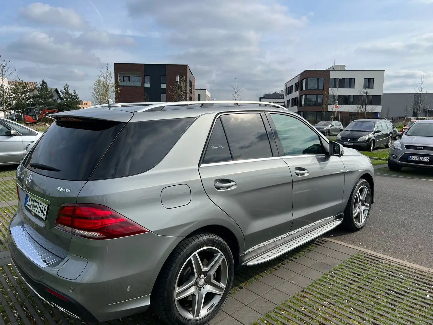 Mercedes-Benz GLE 500 e 4Matic 7G-TRONIC AMG Line Silber - 1
