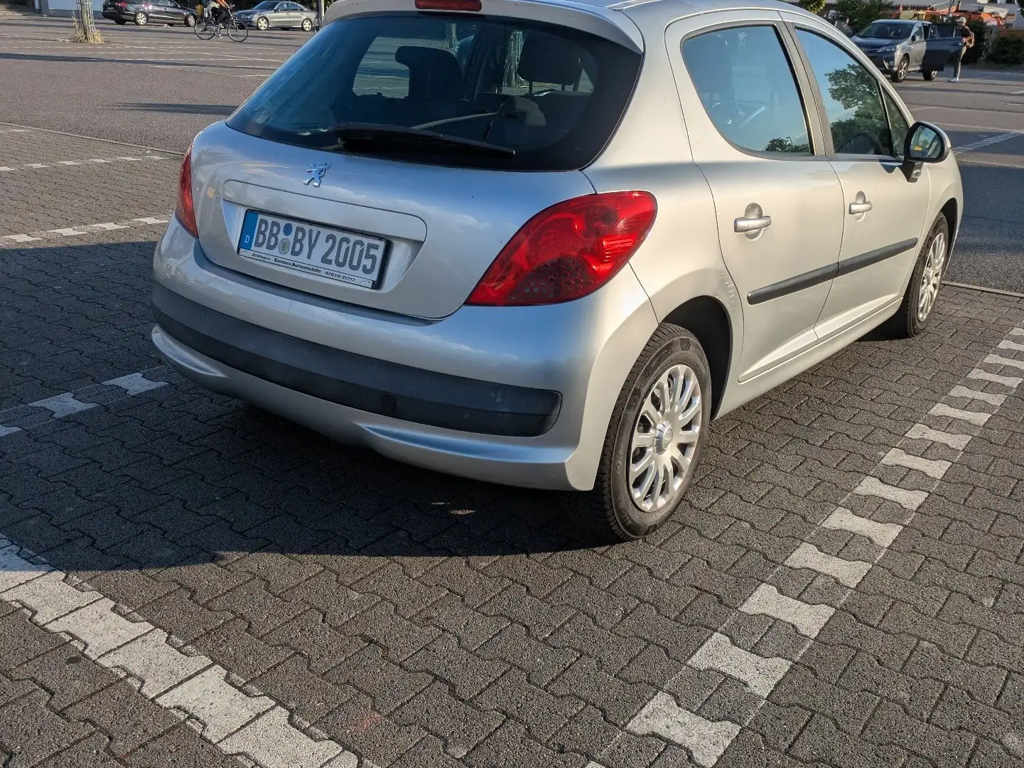 Peugeot 207 90 Filou Silber - 2