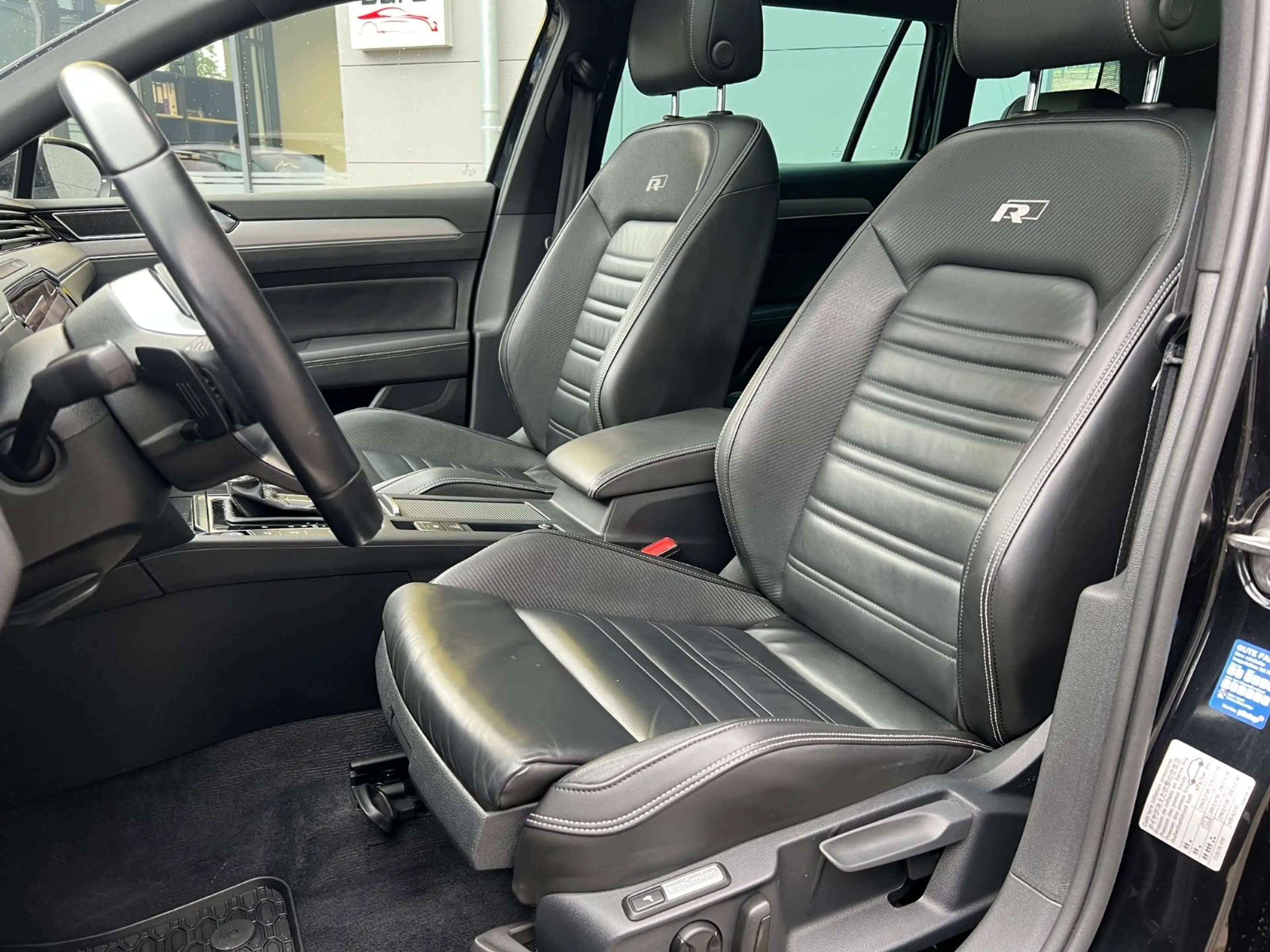 Volkswagen Passat Variant Highline/R LINE/LEDER/PANO/ACC — photo 12