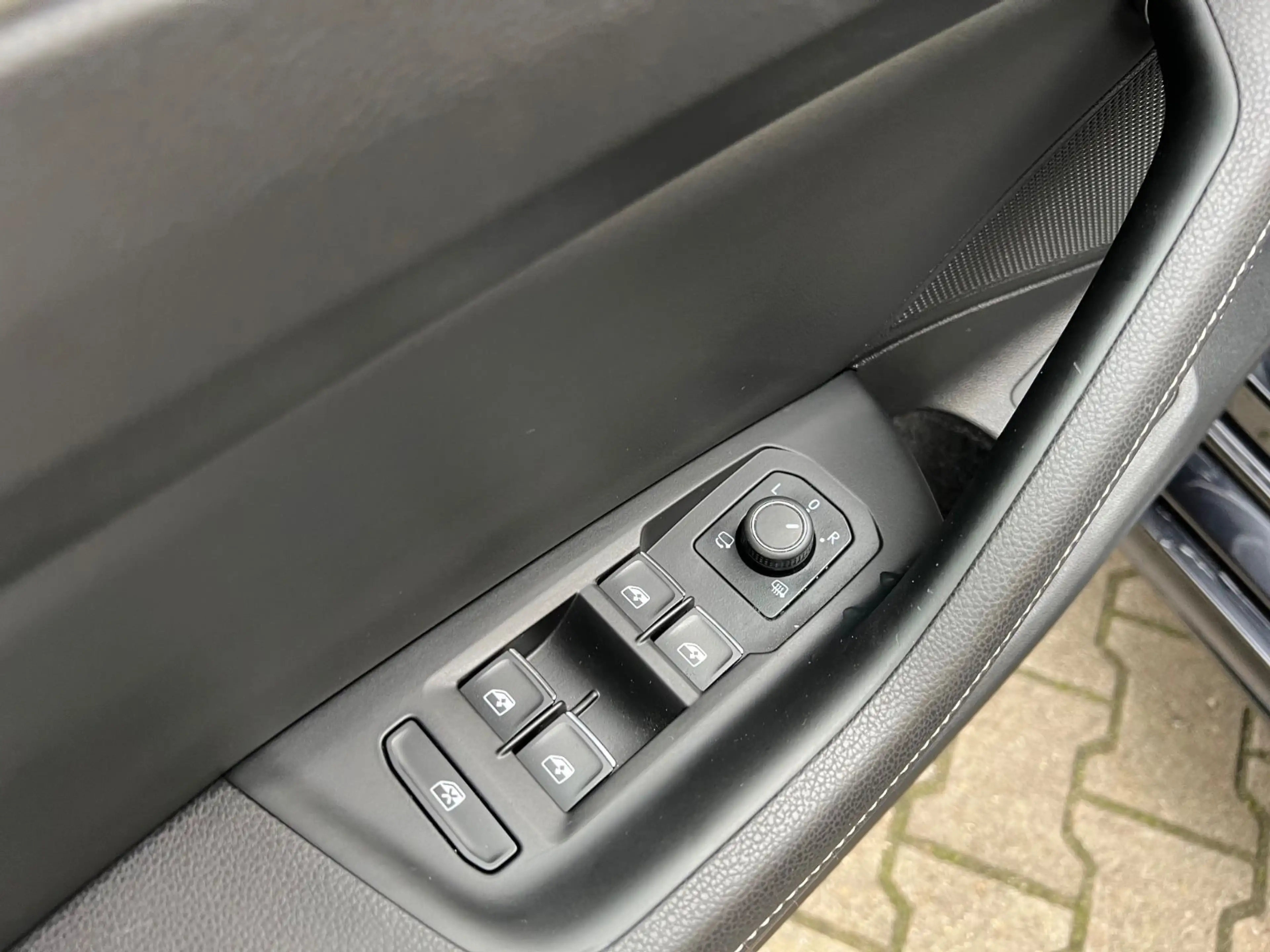 Volkswagen Passat Variant Highline/R LINE/LEDER/PANO/ACC — photo 10