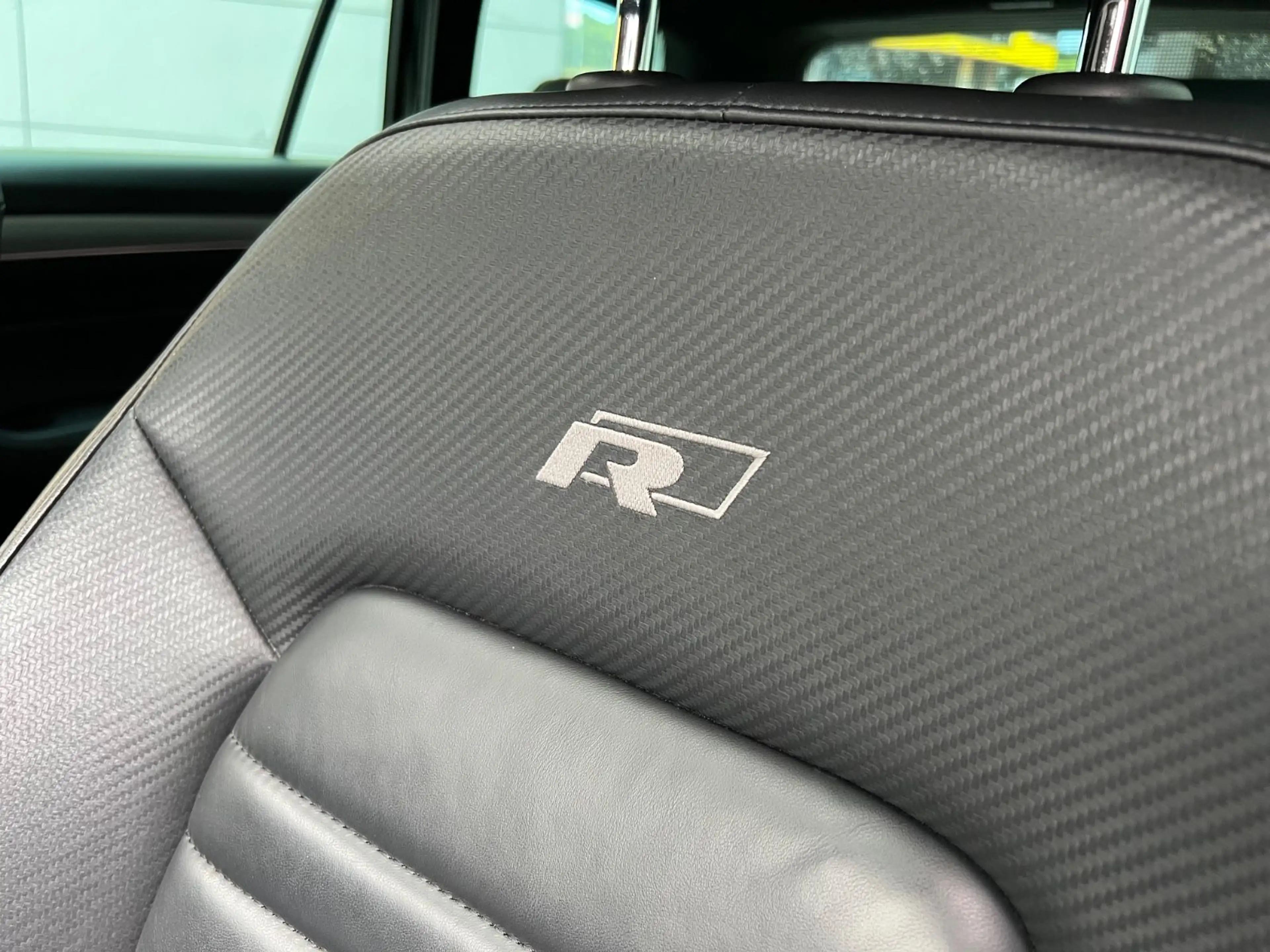 Volkswagen Passat Variant Highline/R LINE/LEDER/PANO/ACC — photo 13