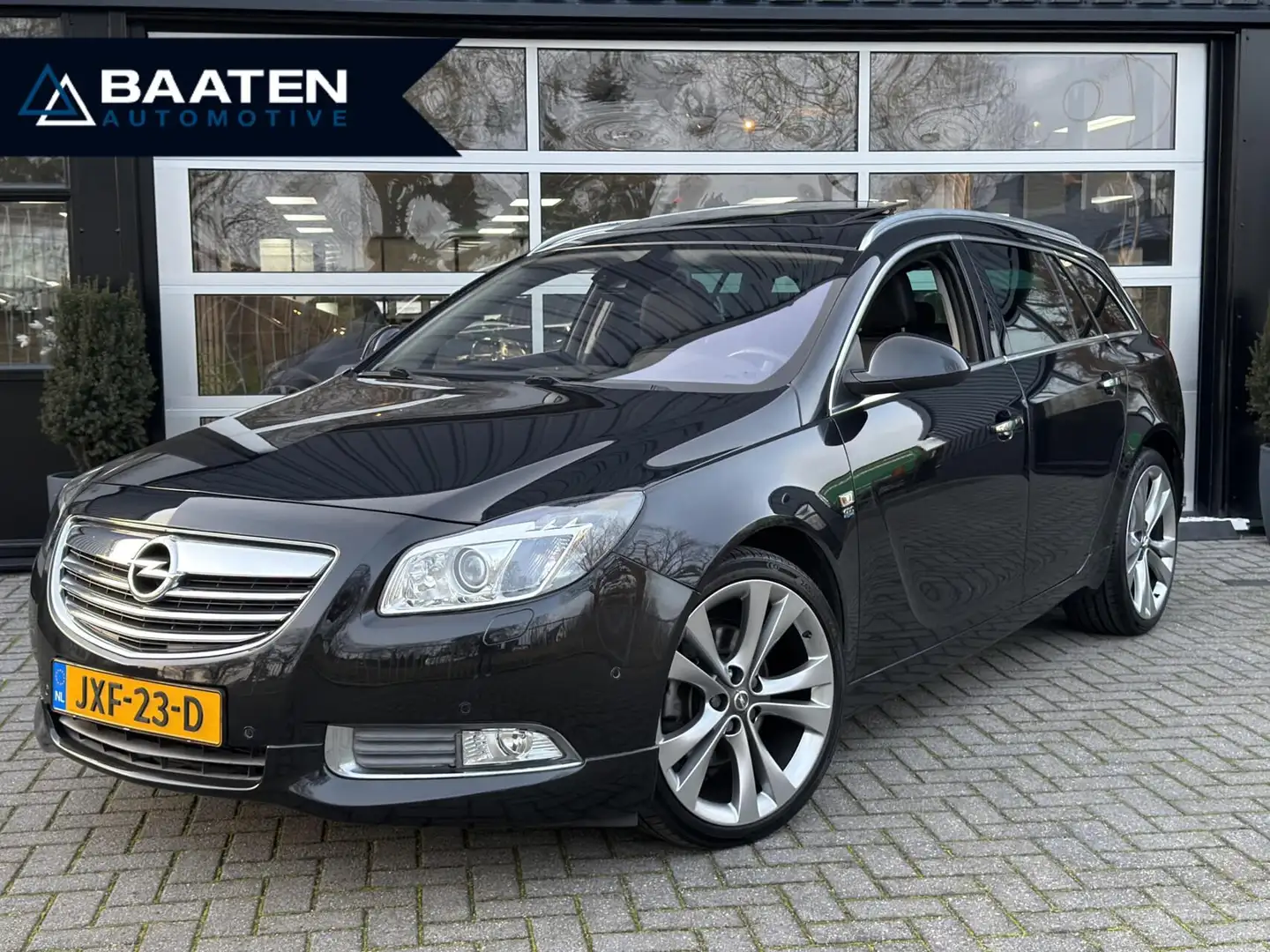 Opel Insignia Sports Tourer 2.0 T 220pk OPC-Line |Pano|1e eig|Le Schwarz - 1
