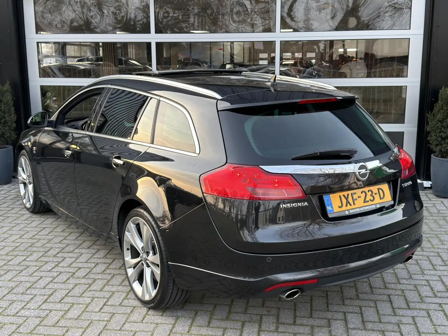Opel Insignia Sports Tourer 2.0 T 220pk OPC-Line |Pano|1e eig|Le Schwarz - 2