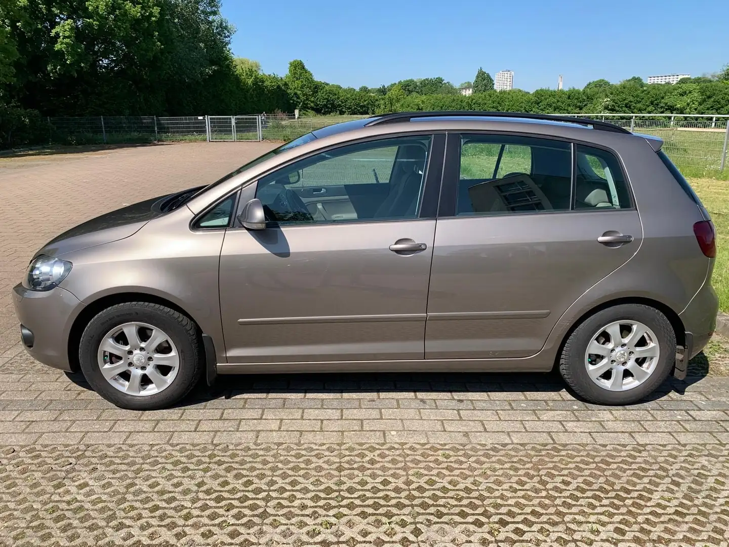 Volkswagen Golf Plus 2.0 TDI DPF DSG Comfortline - 2