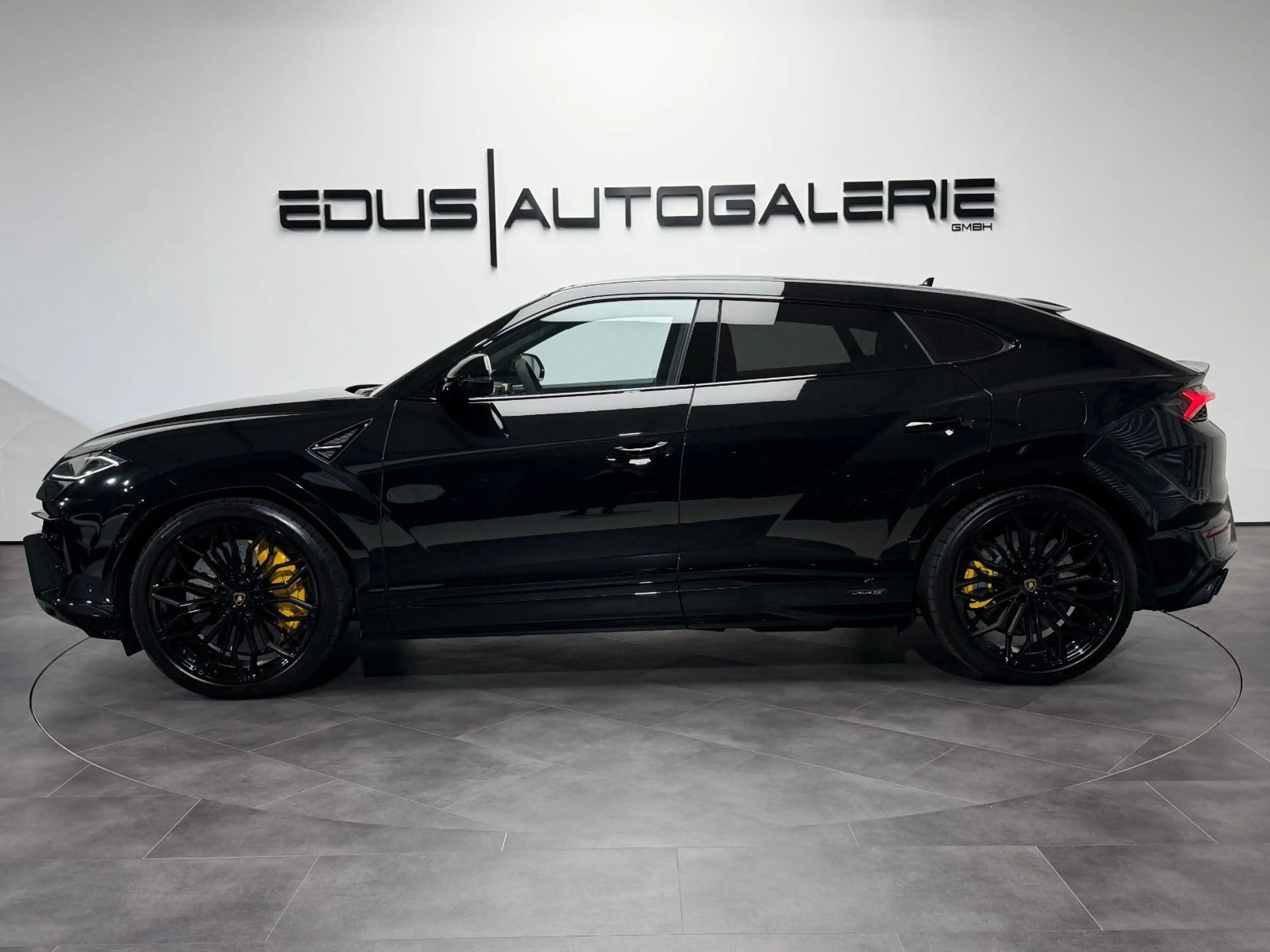 Lamborghini Urus 4.0 V8 PHEV SE Pano B&O Massage 360° Carbon — photo 5