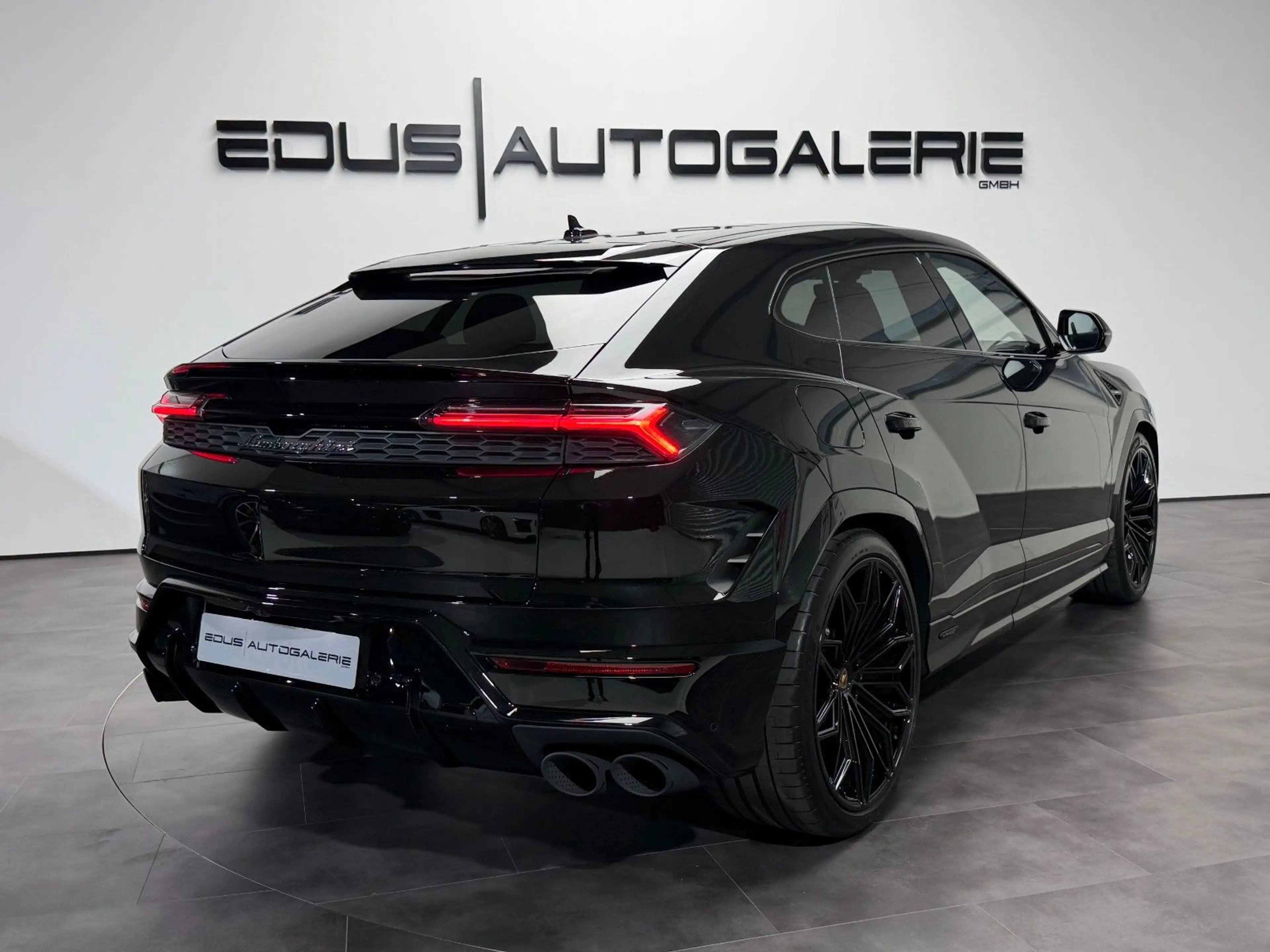 Lamborghini Urus 4.0 V8 PHEV SE Pano B&O Massage 360° Carbon — photo 8