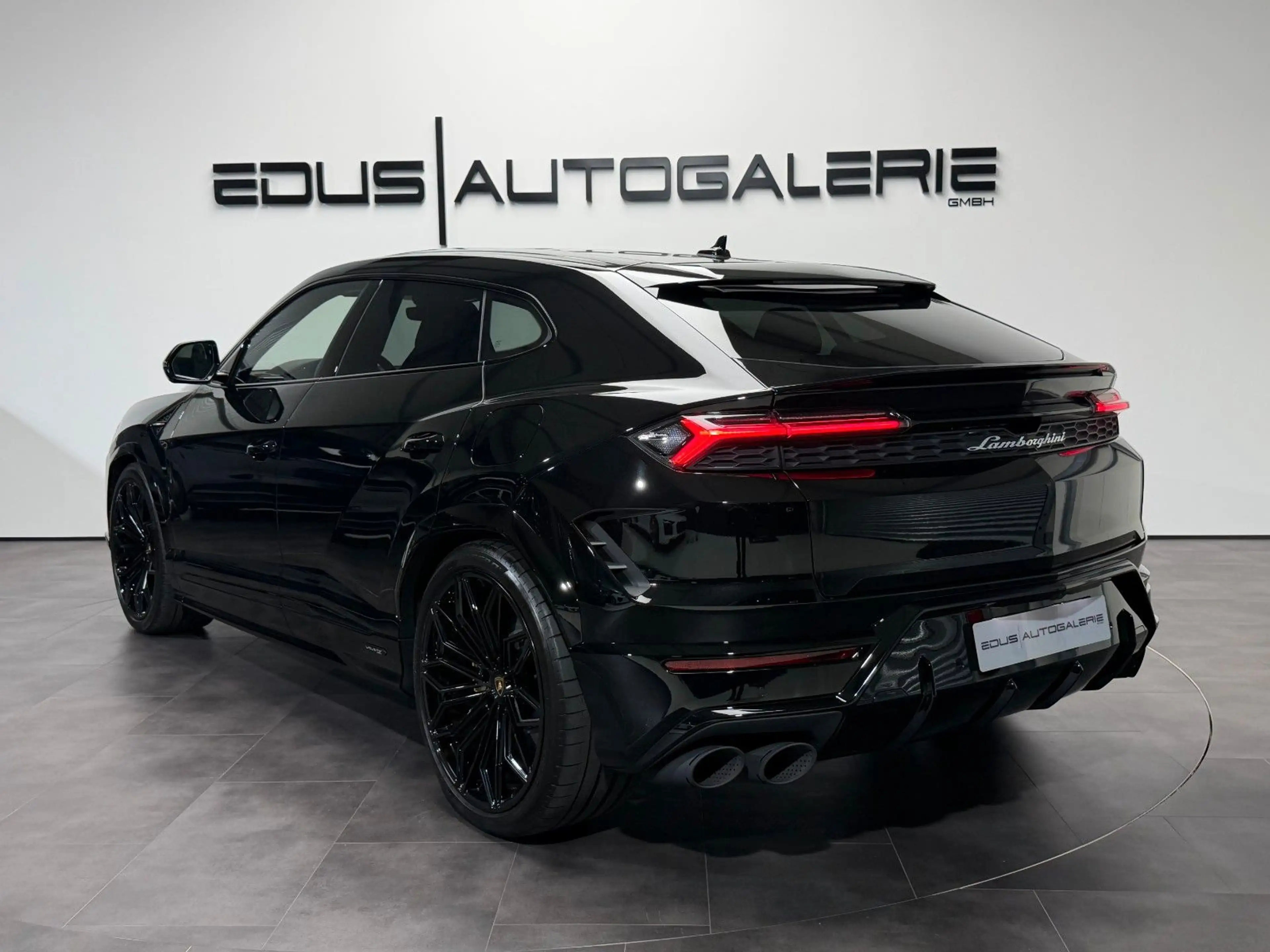 Lamborghini Urus 4.0 V8 PHEV SE Pano B&O Massage 360° Carbon — photo 6