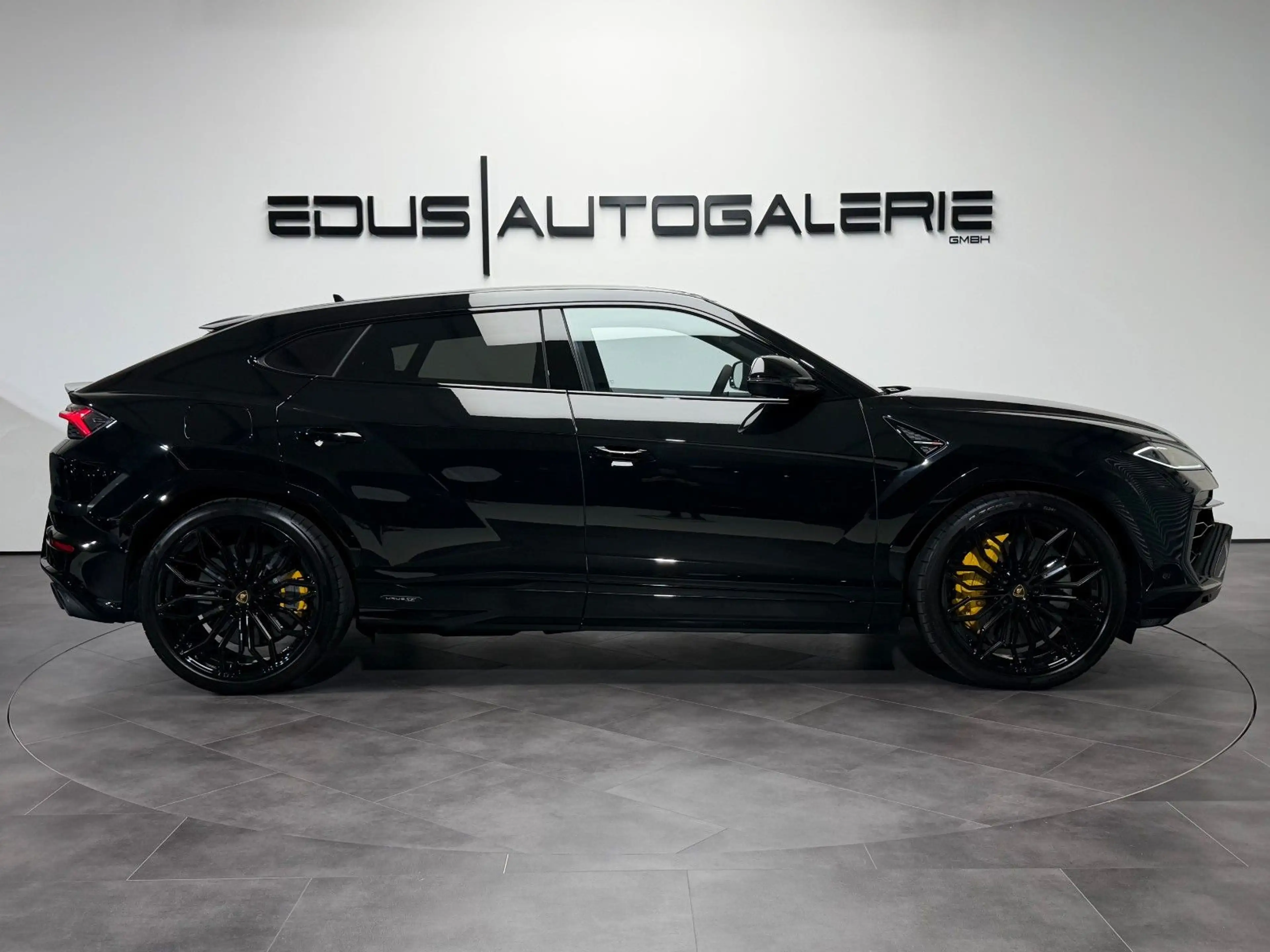 Lamborghini Urus 4.0 V8 PHEV SE Pano B&O Massage 360° Carbon — photo 4