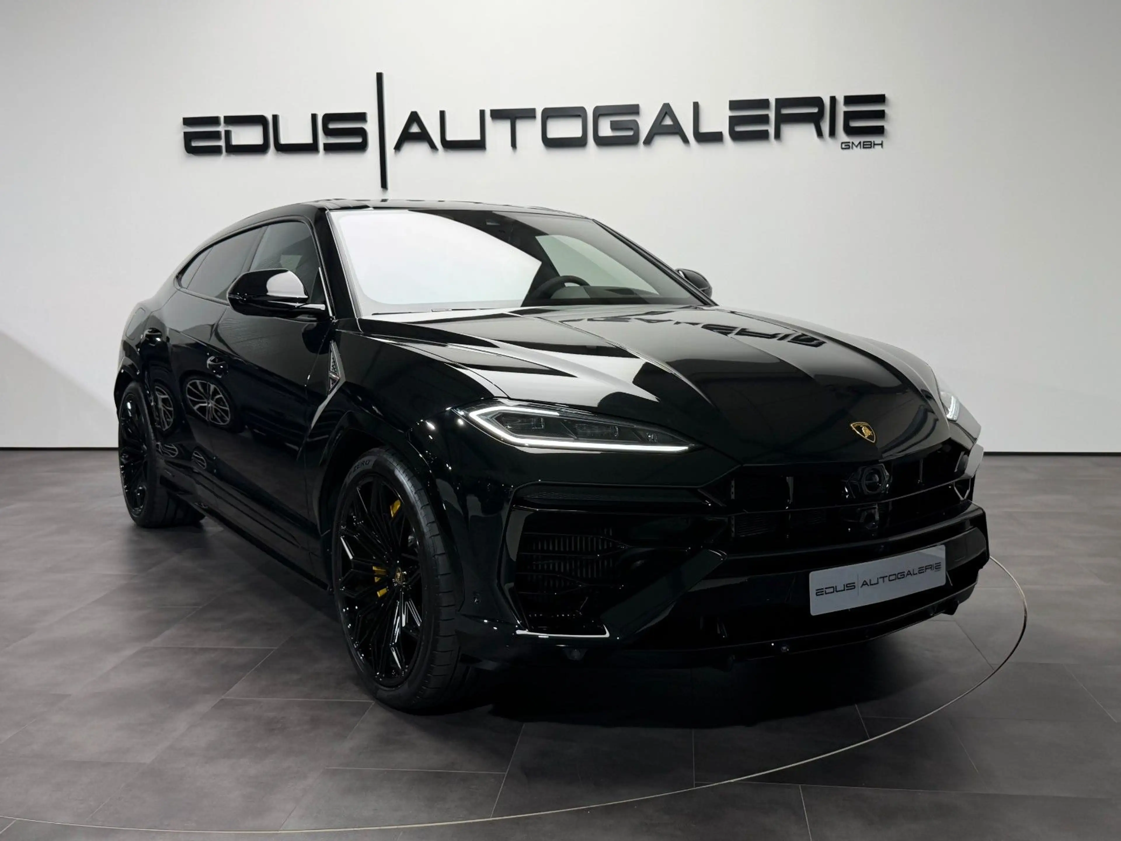 Lamborghini Urus 4.0 V8 PHEV SE Pano B&O Massage 360° Carbon — photo 3