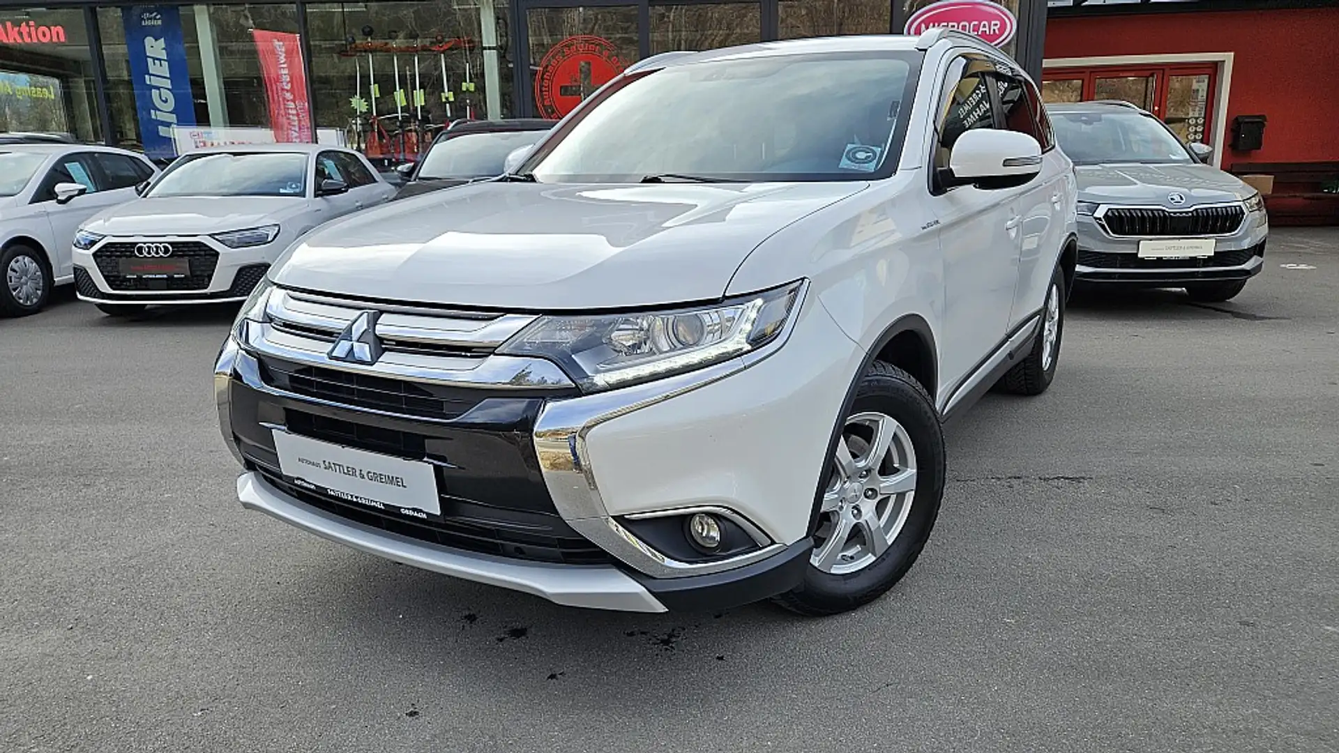 Mitsubishi Outlander 2,2 DI-D AS&G Intense Weiß - 1