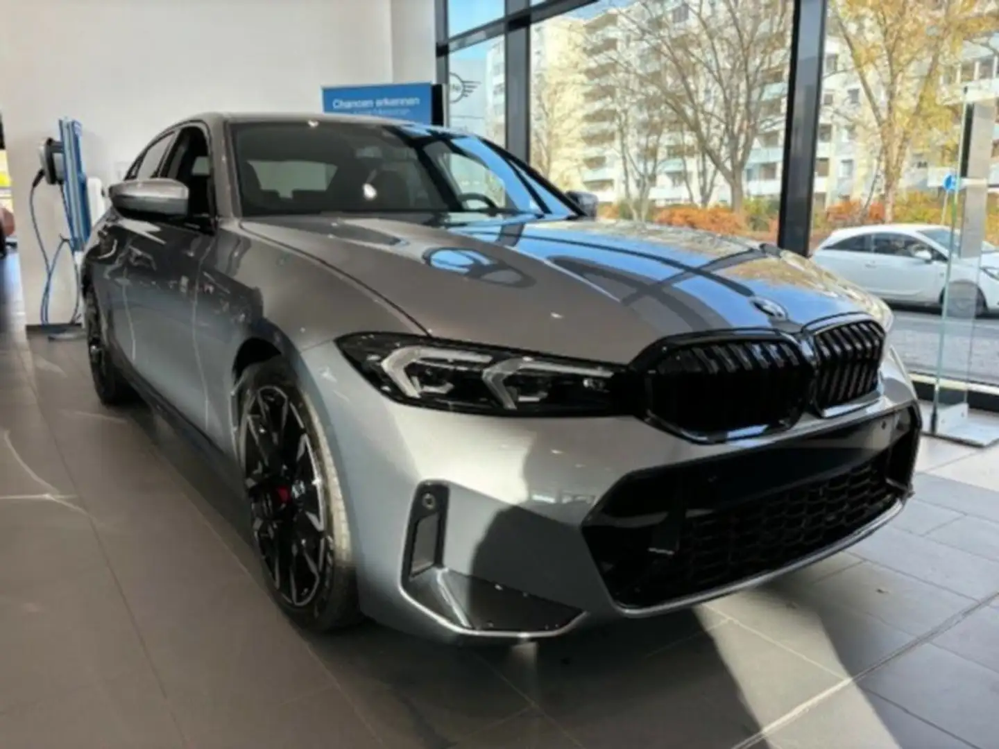 BMW 320 d xDrive Limousine M Sportpaket Gri - 2