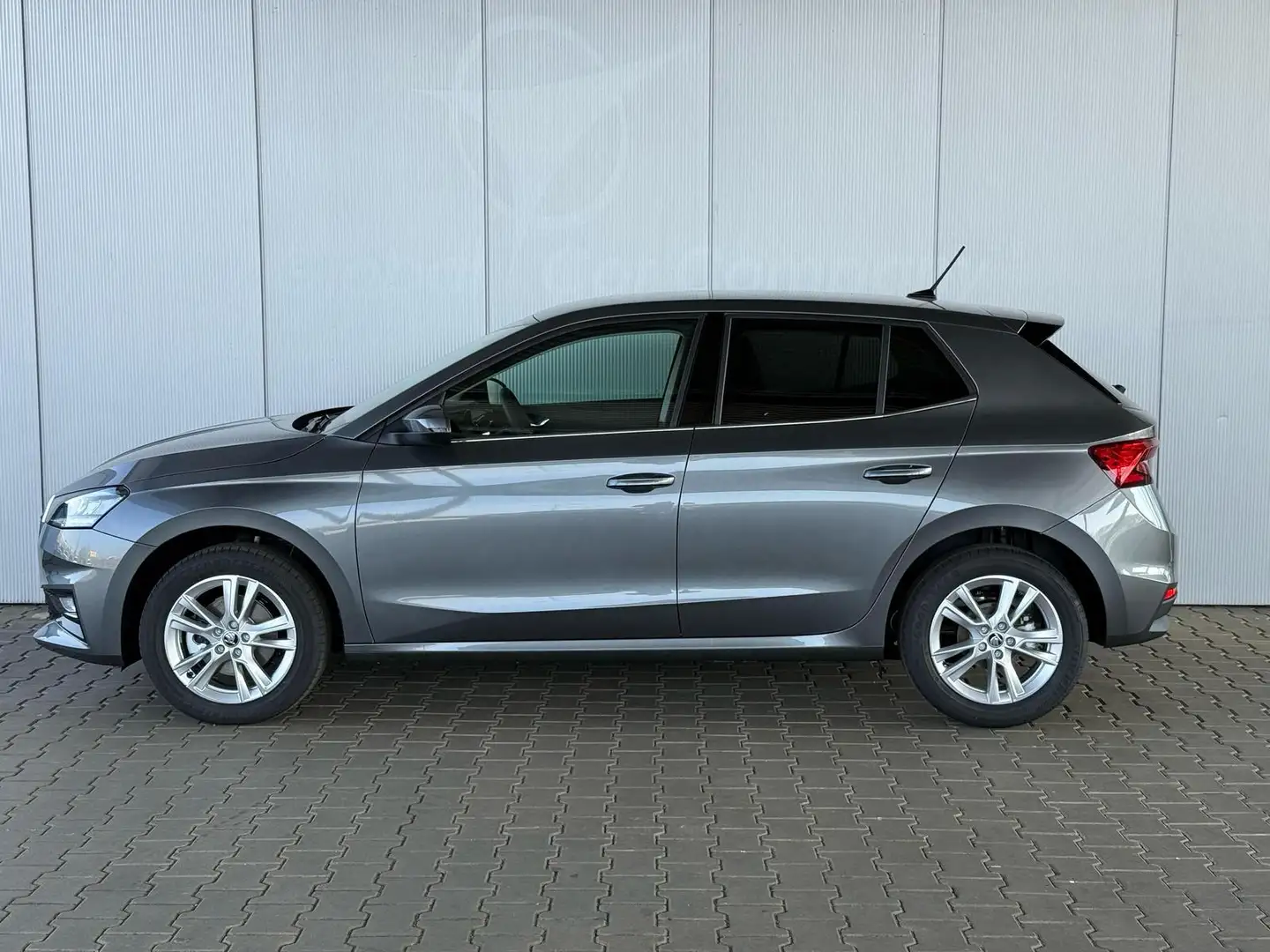 Skoda Fabia Top Selection 1.0 TSI DSG 85 kW / PDC V+H mit K... Grau - 2