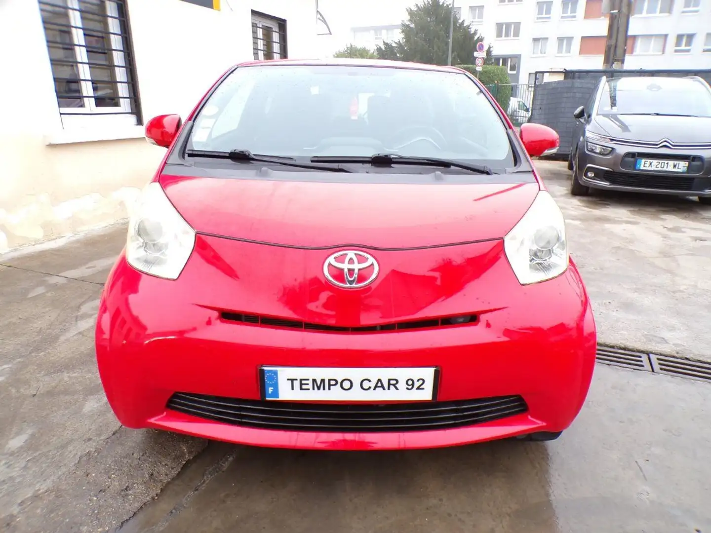 Toyota iQ 68 VVT-i Rojo - 2