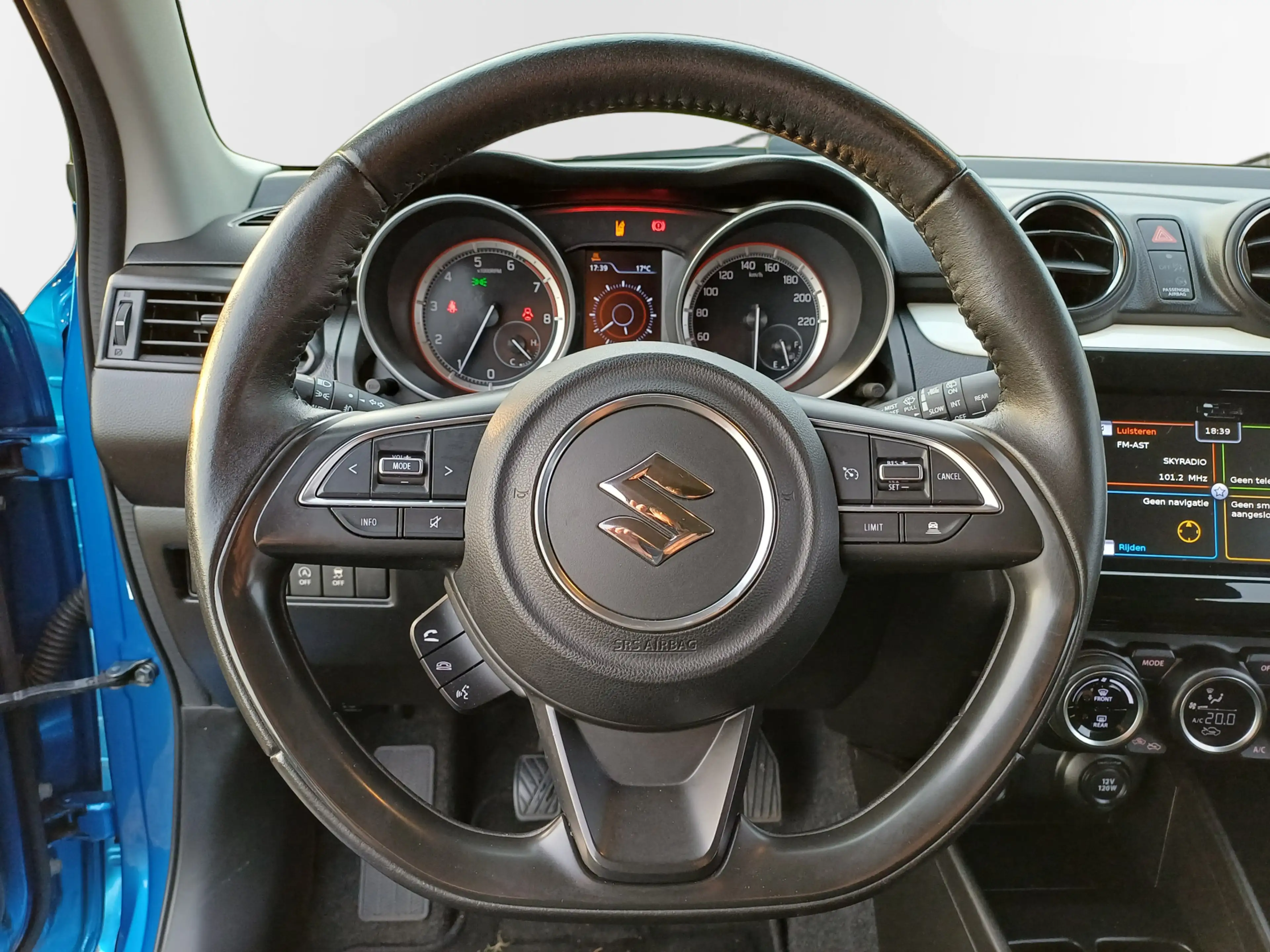 Suzuki Swift 1.0 Stijl Smart Hybrid /Clima/Cruise/Camera/Carpla — photo 34