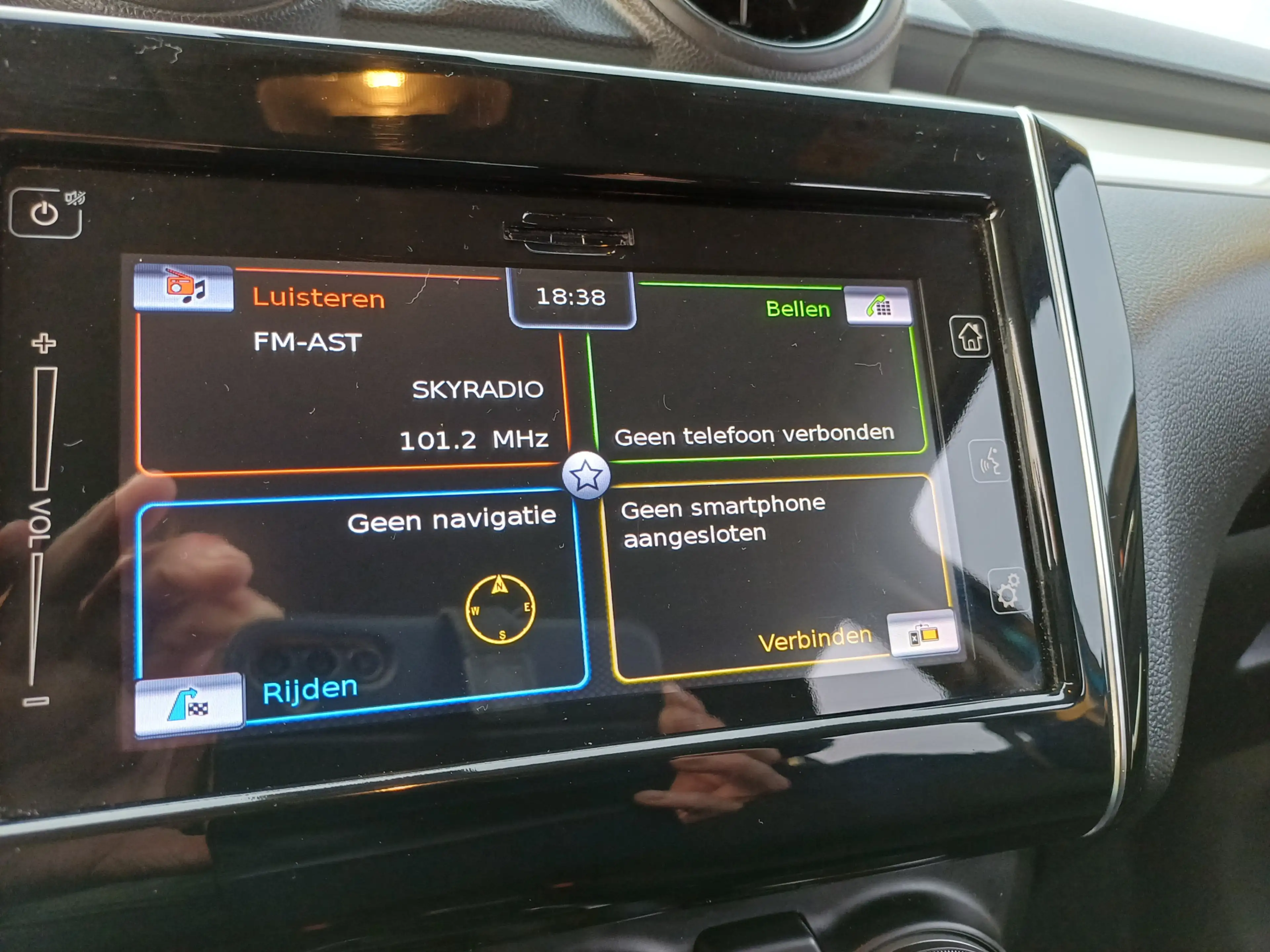 Suzuki Swift 1.0 Stijl Smart Hybrid /Clima/Cruise/Camera/Carpla — photo 32