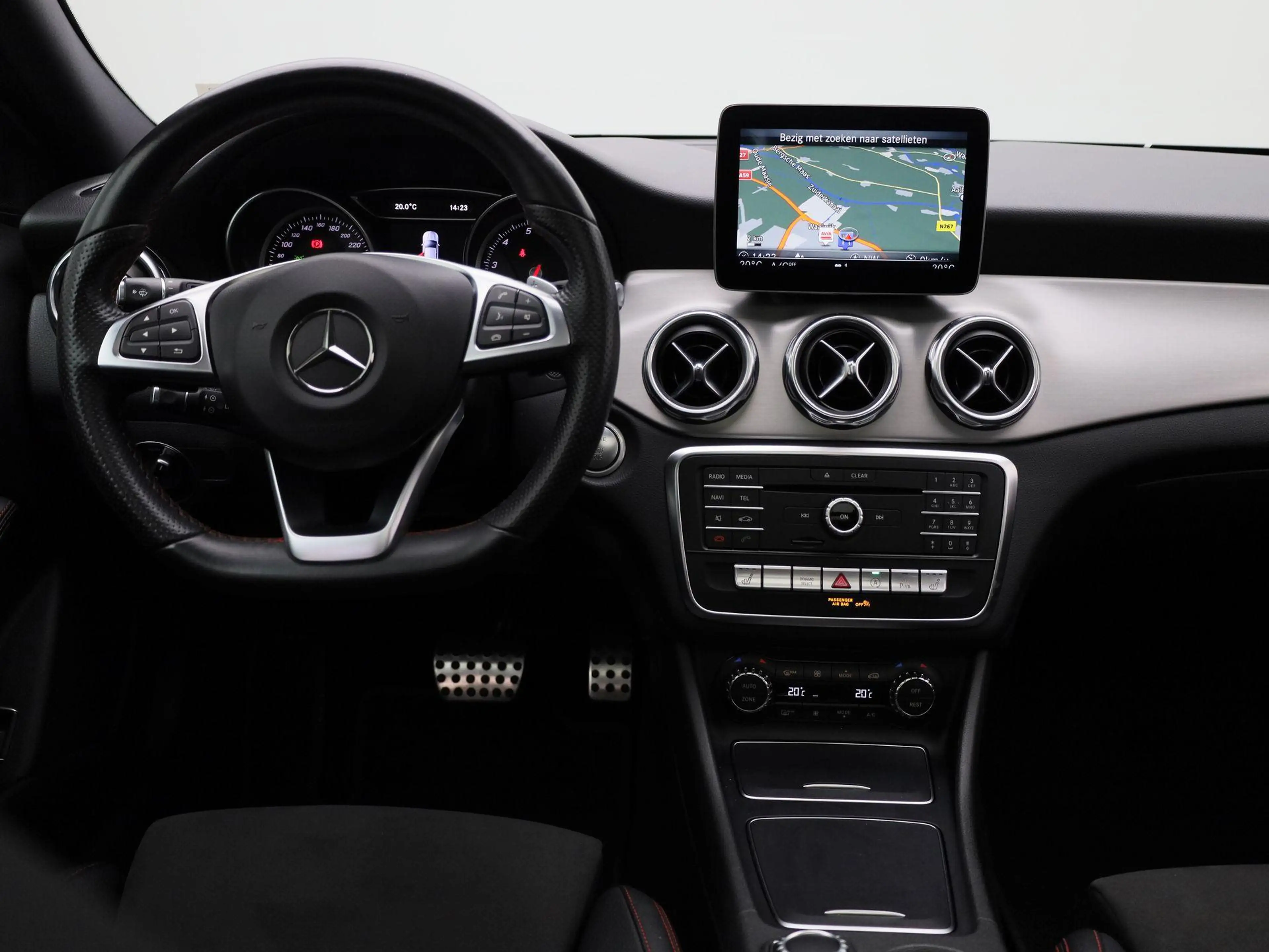 Mercedes-Benz GLA 180 Business Solution AMG | Panoramadak | Achteruitrij — photo 7