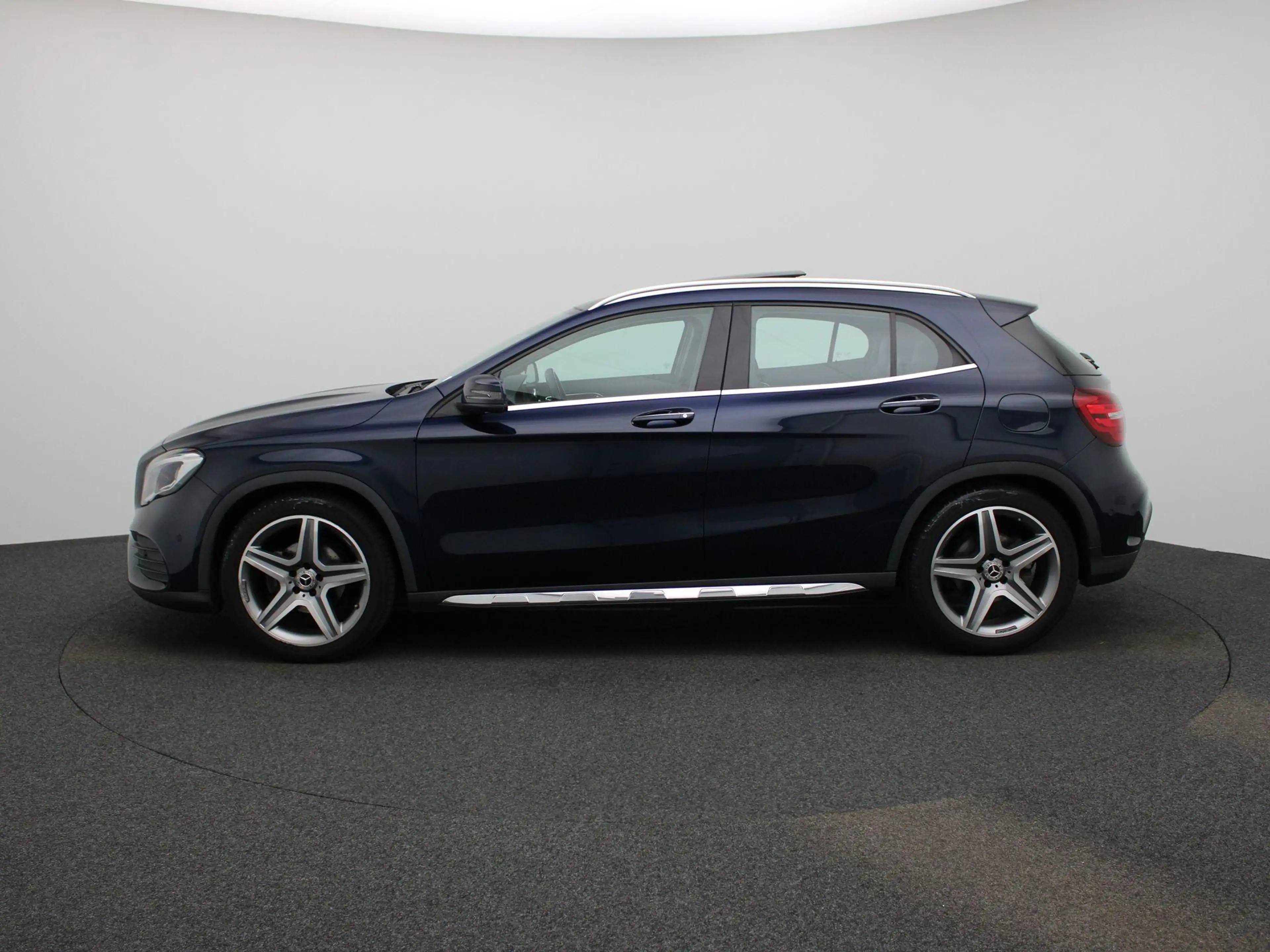 Mercedes-Benz GLA 180 Business Solution AMG | Panoramadak | Achteruitrij — photo 4