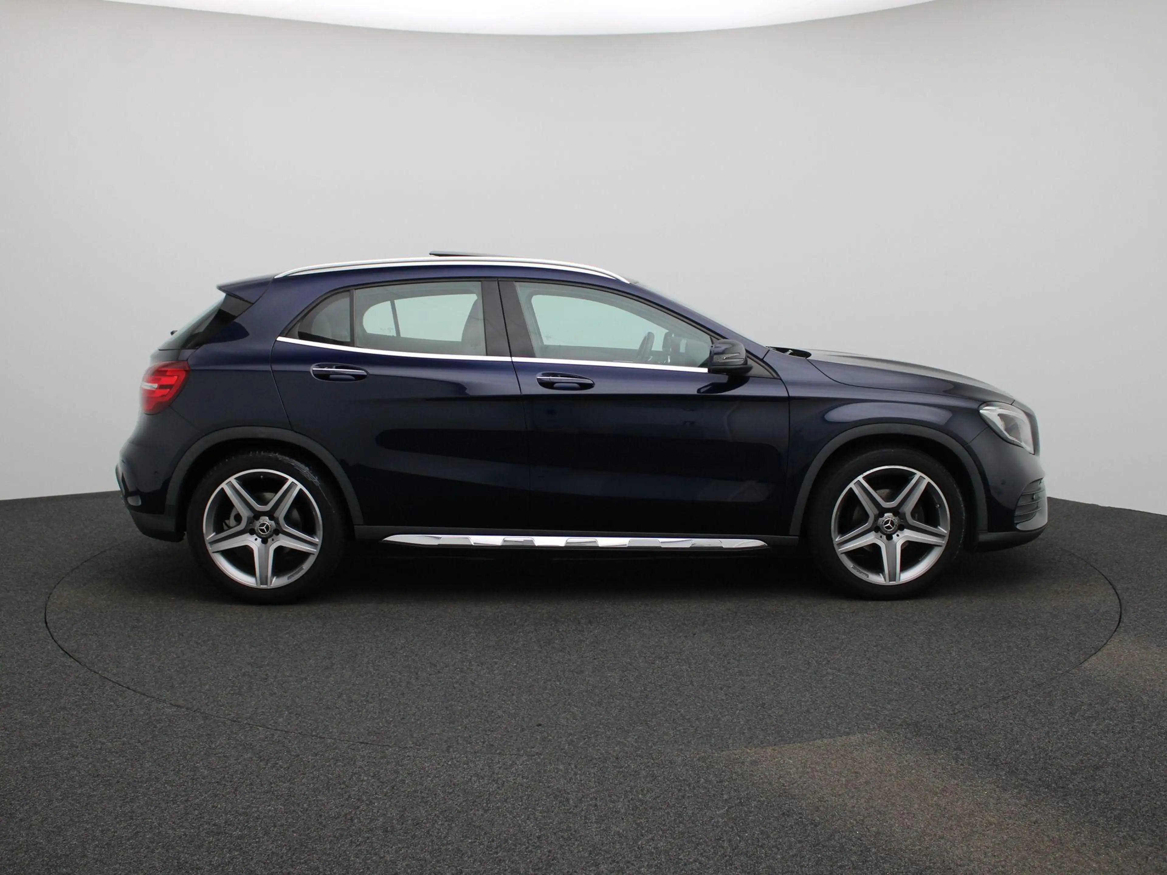 Mercedes-Benz GLA 180 Business Solution AMG | Panoramadak | Achteruitrij — photo 6