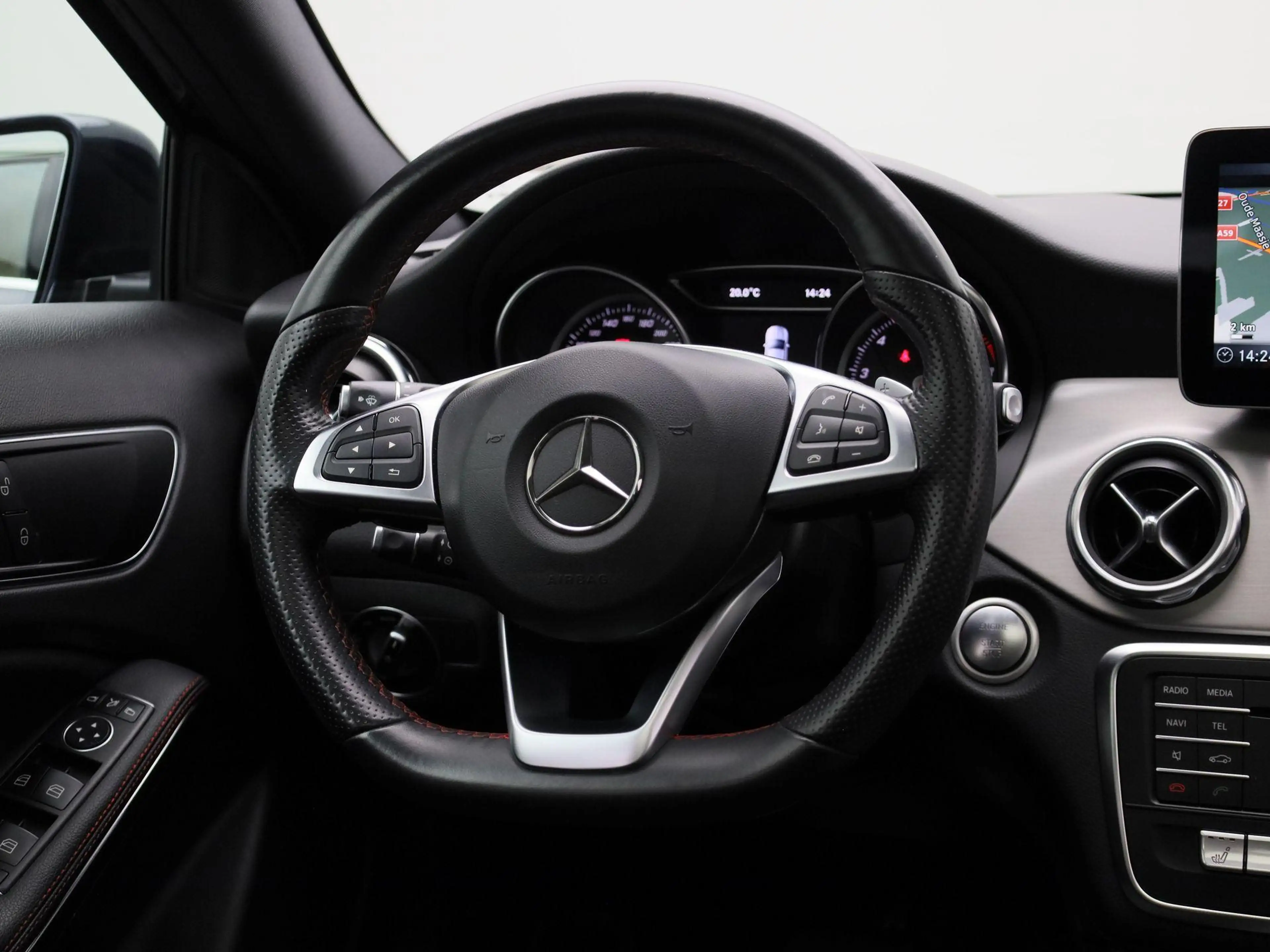 Mercedes-Benz GLA 180 Business Solution AMG | Panoramadak | Achteruitrij — photo 10