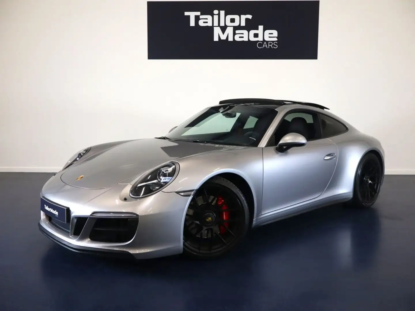 Porsche 911 Carrera GTS - 1