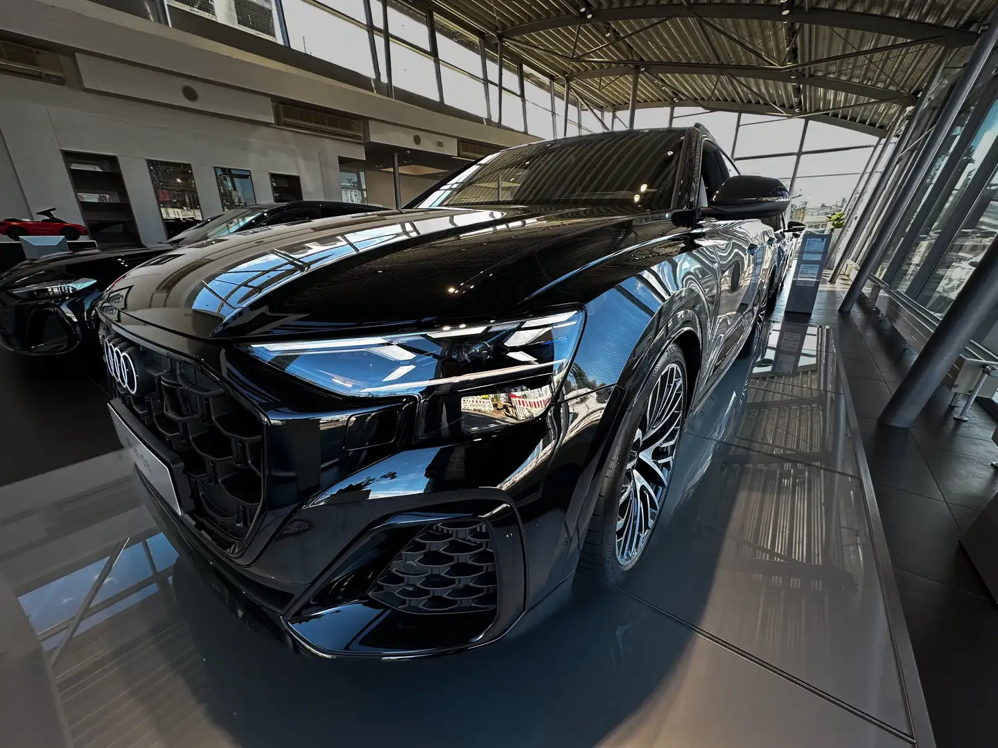 Audi Q8 360 kW TFSI e quattro *Unternehmerangebot* Schwarz - 1