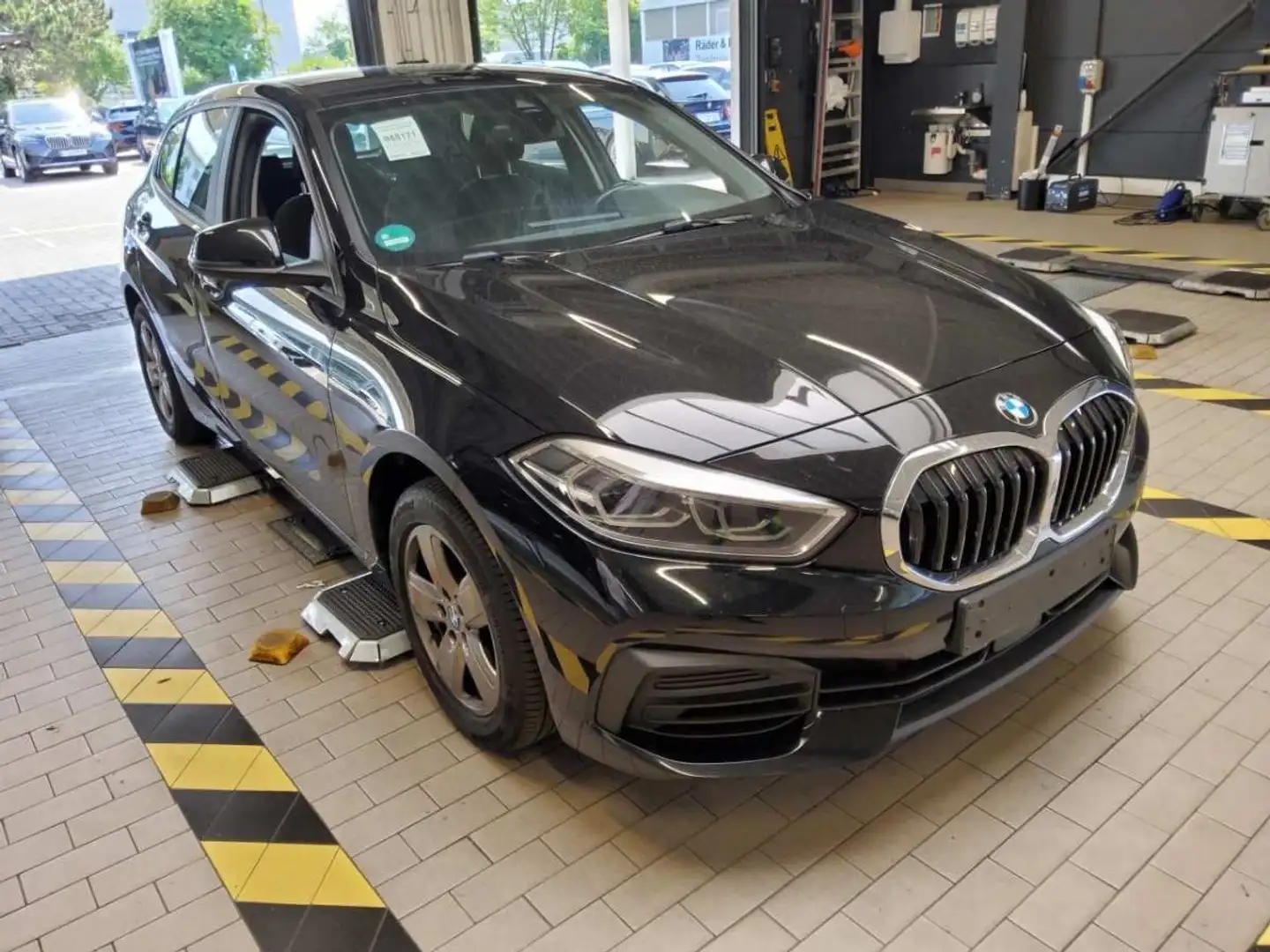 BMW 118 d Advantage*LED*Navi*M-Lenkrad*BMW-Scheckheft Noir - 1