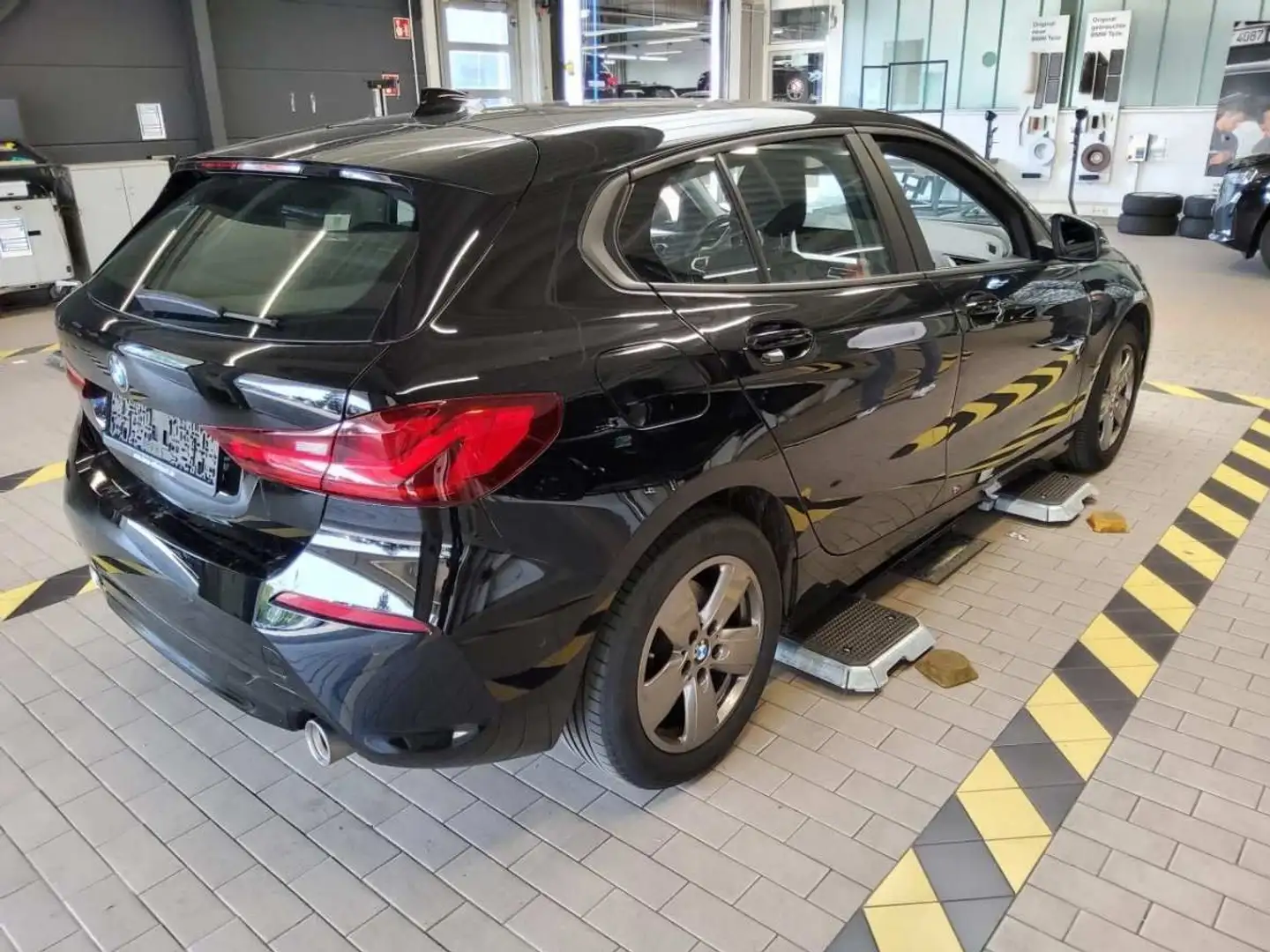 BMW 118 d Advantage*LED*Navi*M-Lenkrad*BMW-Scheckheft Noir - 2