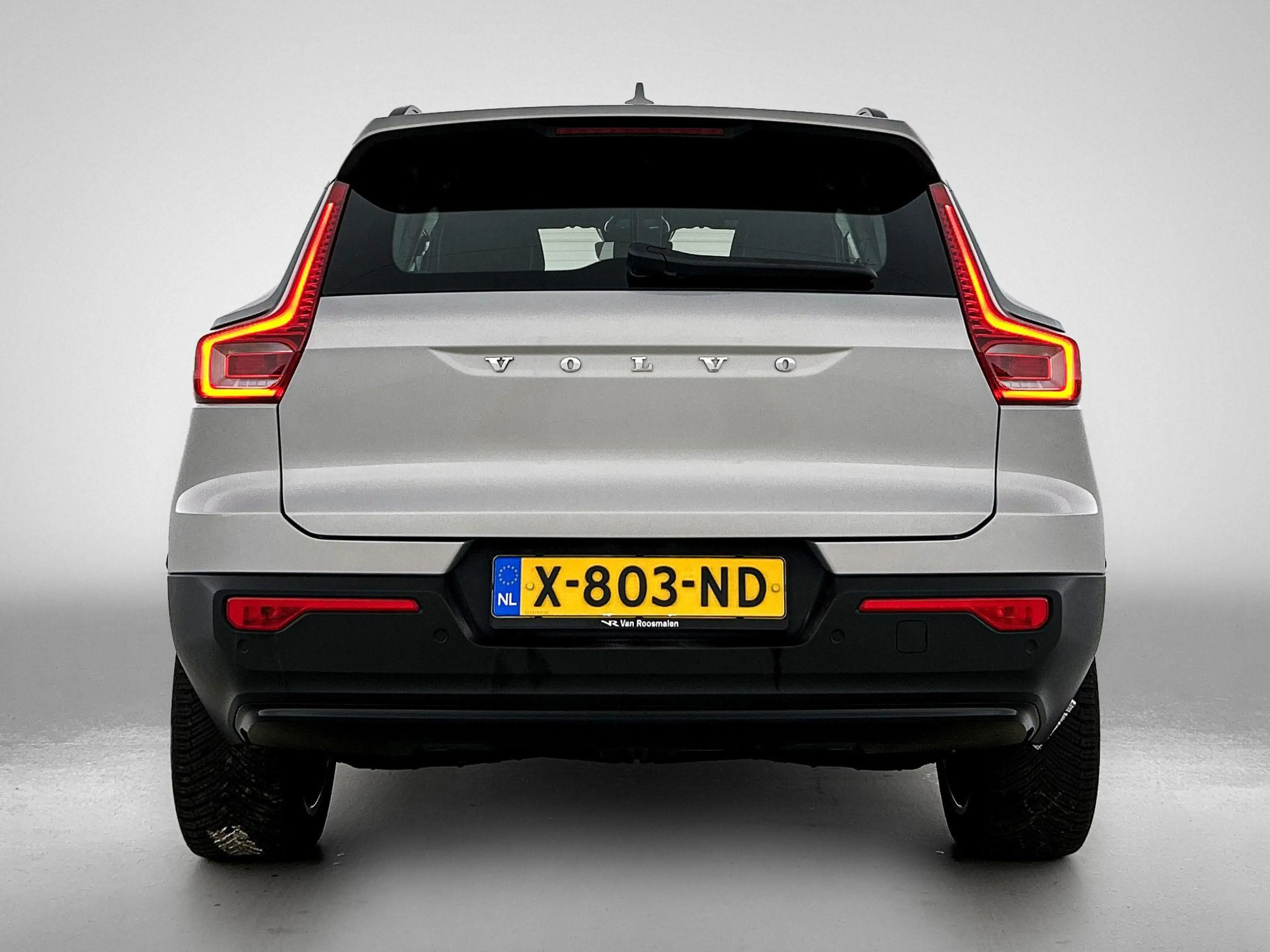 Volvo XC40 Single Motor Extended Range Plus 82 kWh — photo 3