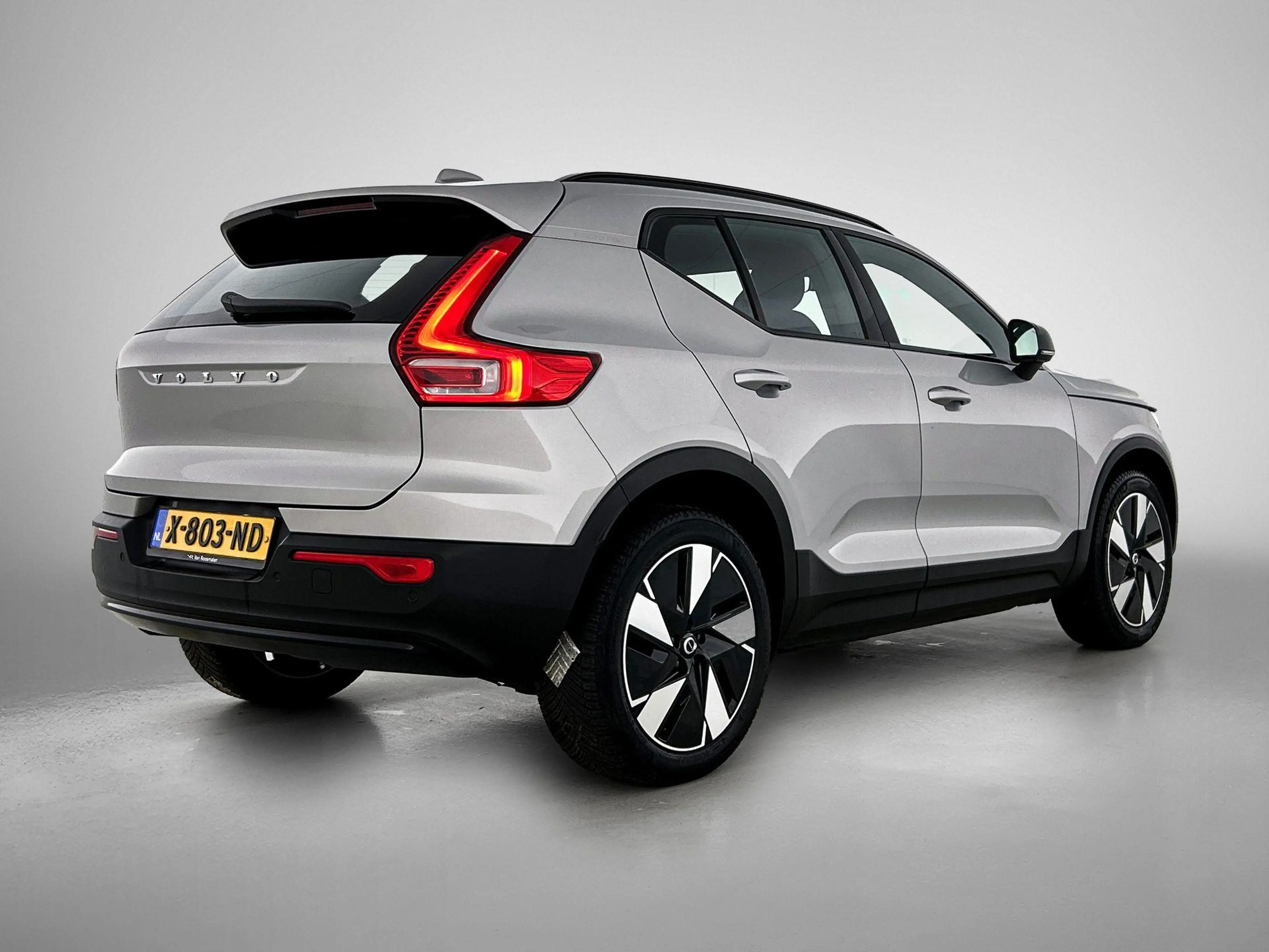 Volvo XC40 Single Motor Extended Range Plus 82 kWh — photo 4