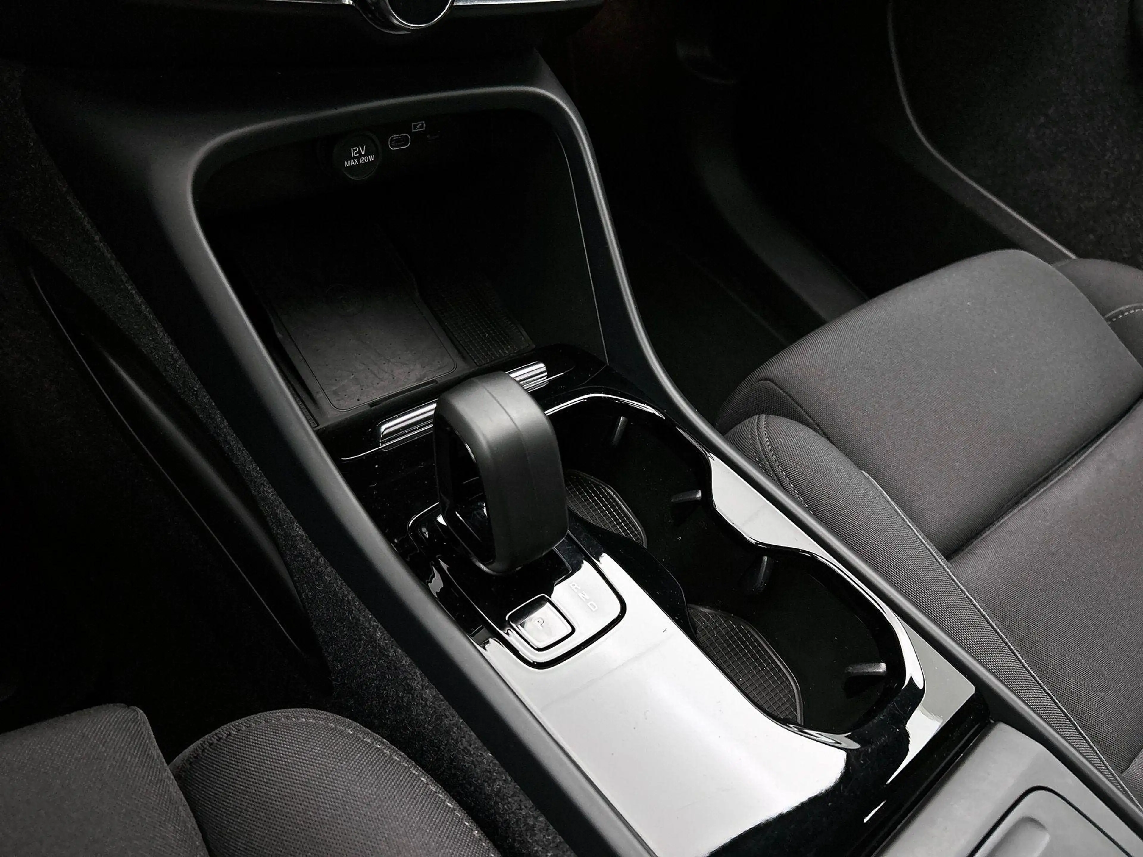 Volvo XC40 Single Motor Extended Range Plus 82 kWh — photo 10