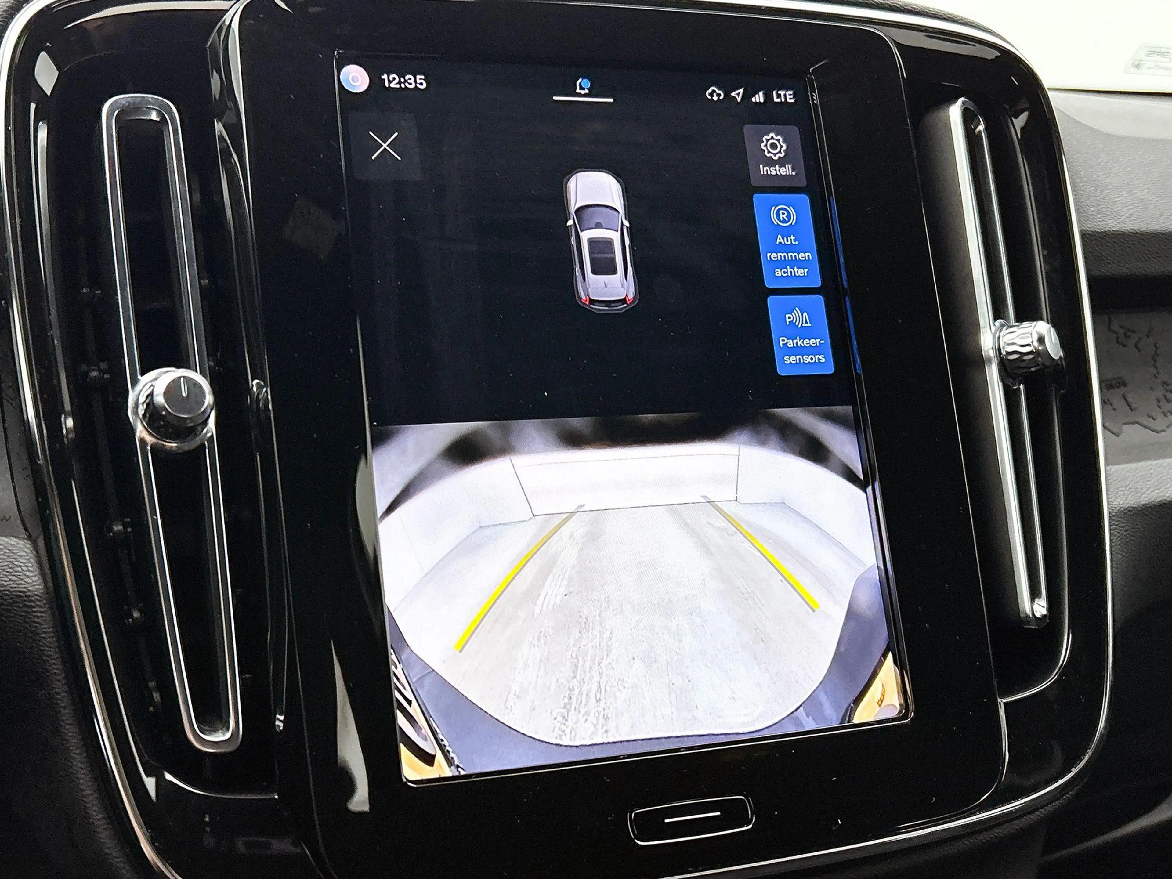 Volvo XC40 Single Motor Extended Range Plus 82 kWh — photo 11