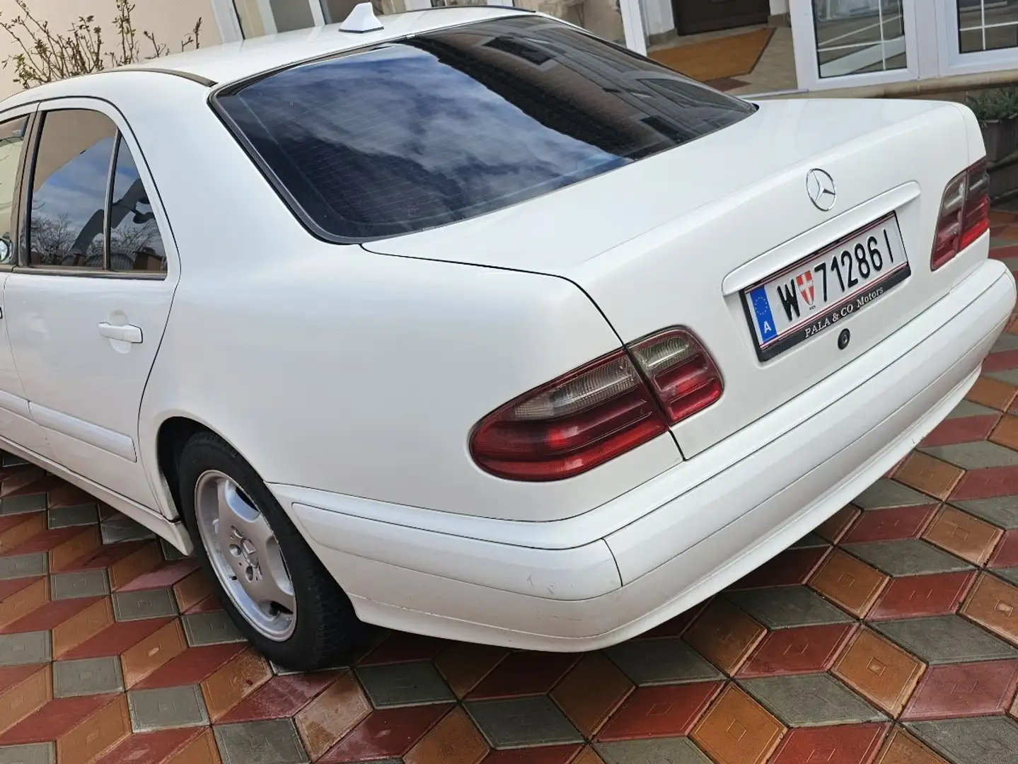 Mercedes-Benz E 220 CDI Automatik Classic Blanco - 2