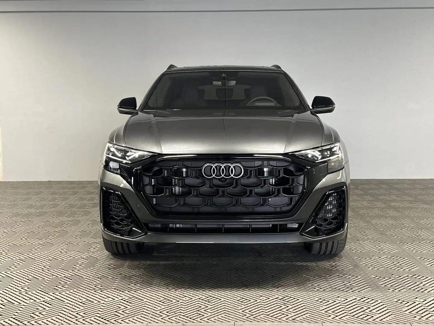 Audi Q8 phase II Quattro 60 TFSI BVA 490 Blackline Gris - 2