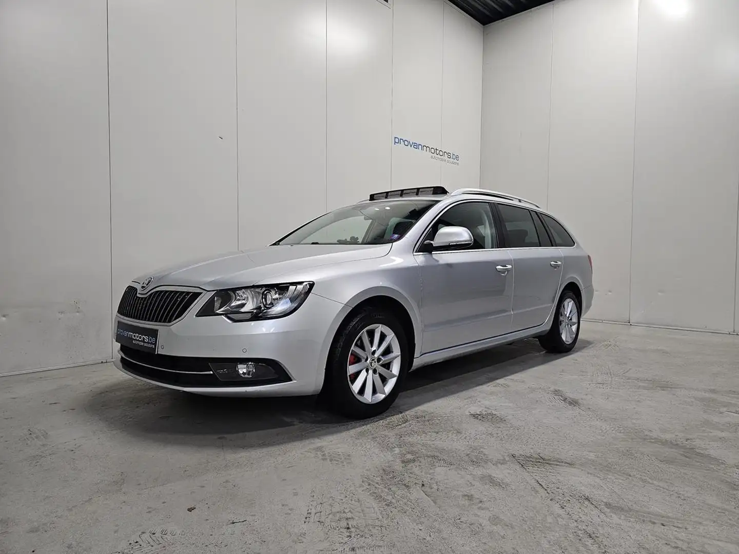 Skoda Superb 1.6 TDI - GPS - Pano - Airco - Goede Staat! Grijs - 1