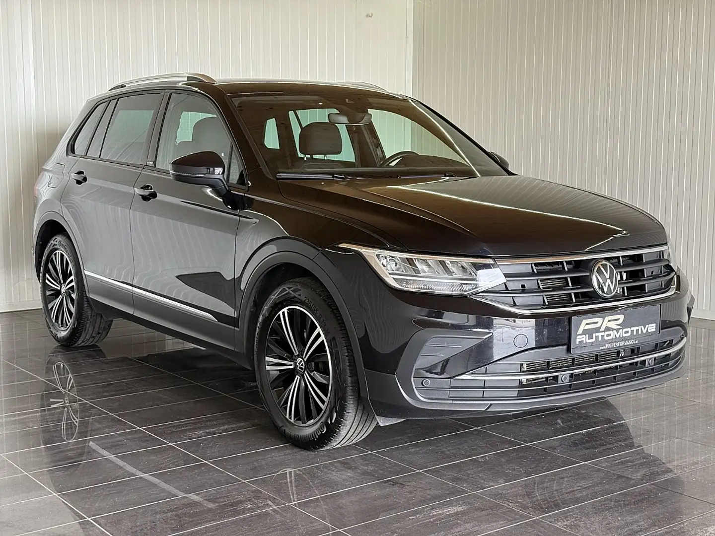 Volkswagen Tiguan 2,0 TDI Active DSG *AHK*HEADUP*ACC*LED*MWST*AMB... Schwarz - 2