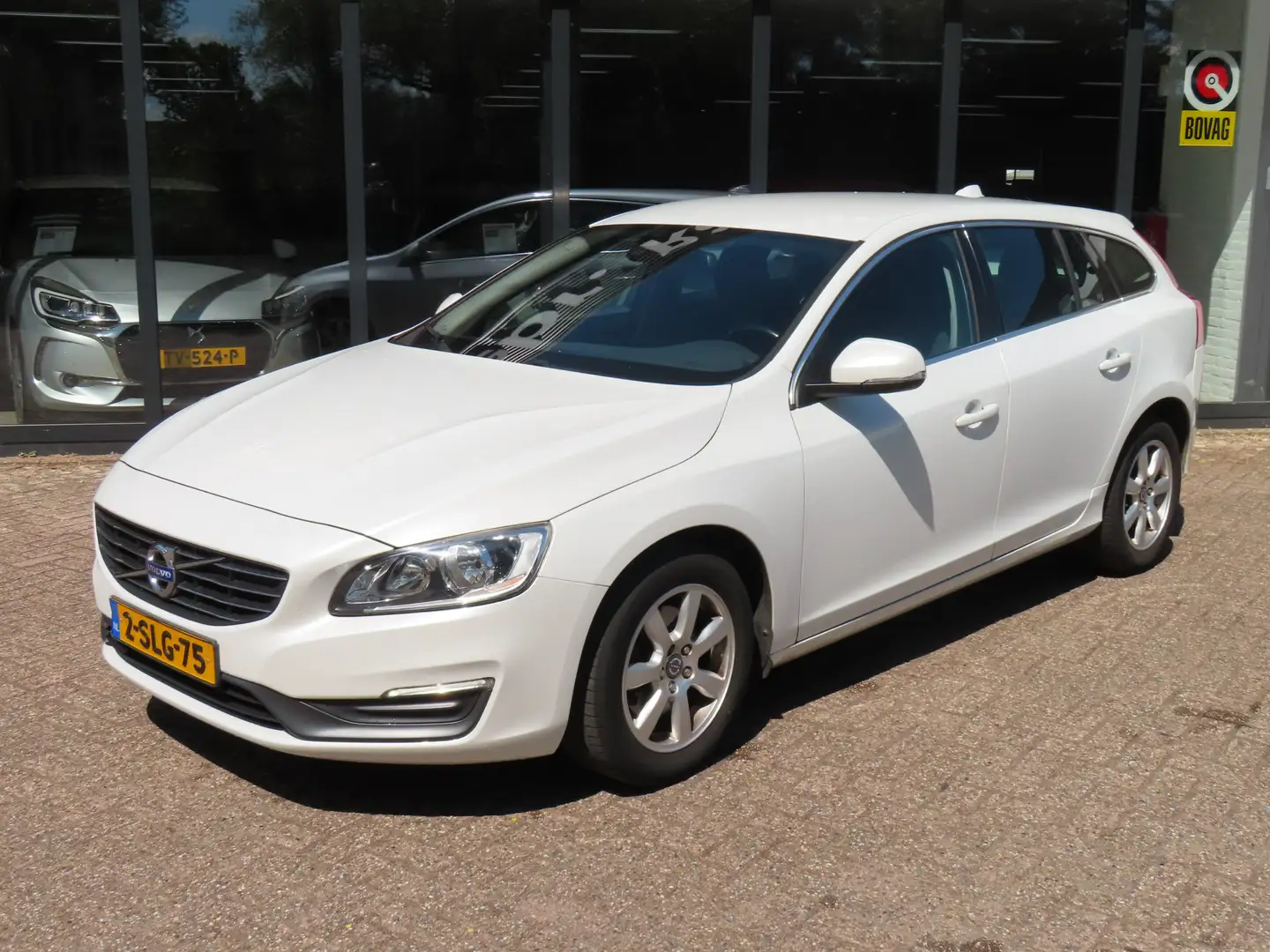Volvo V60 1.6 D2 Momentum*Navi*ECC*EXPORT/EX.BPM* Wit - 2