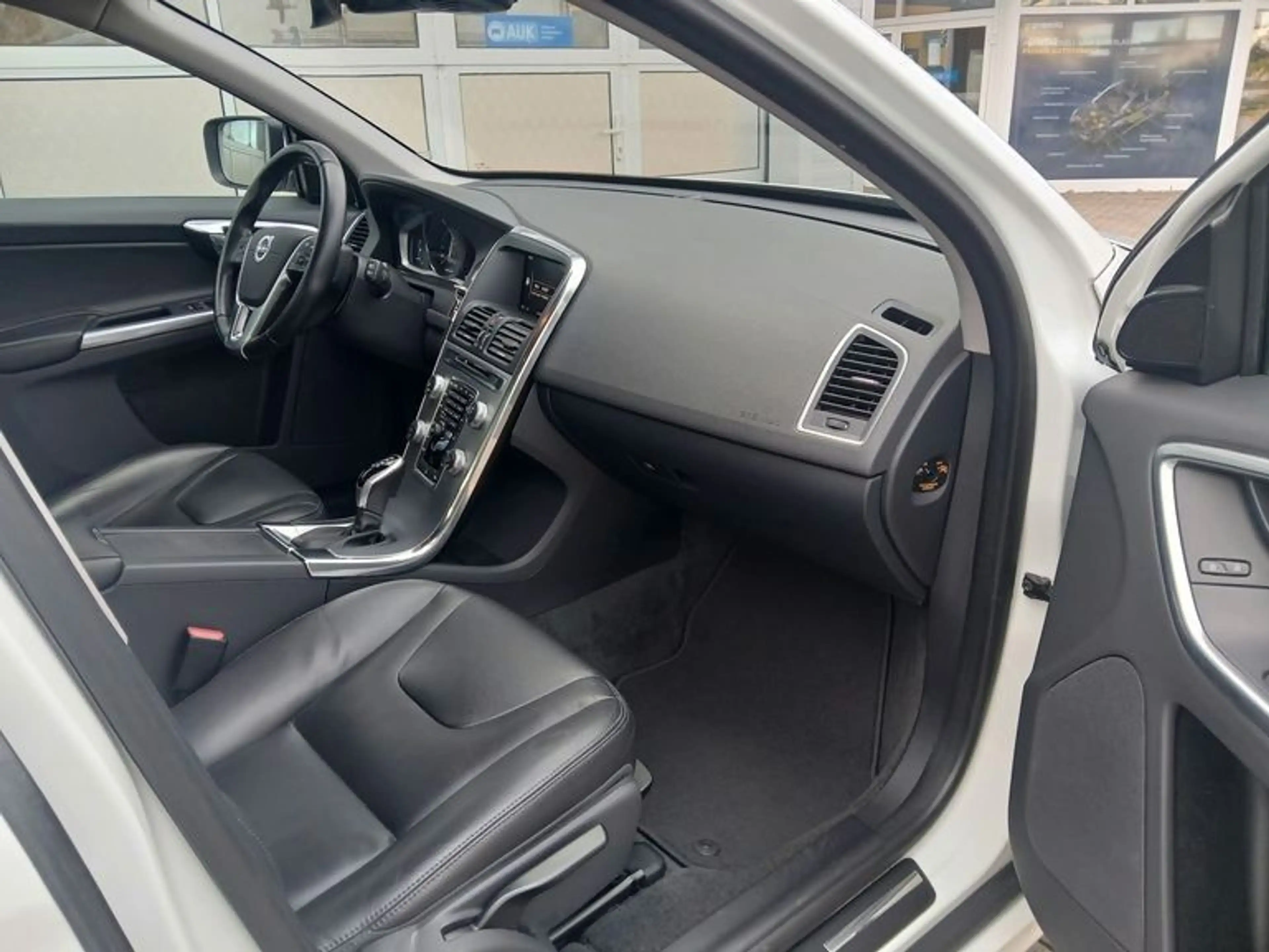 Volvo XC60 XC60 Summum 2WD — photo 14