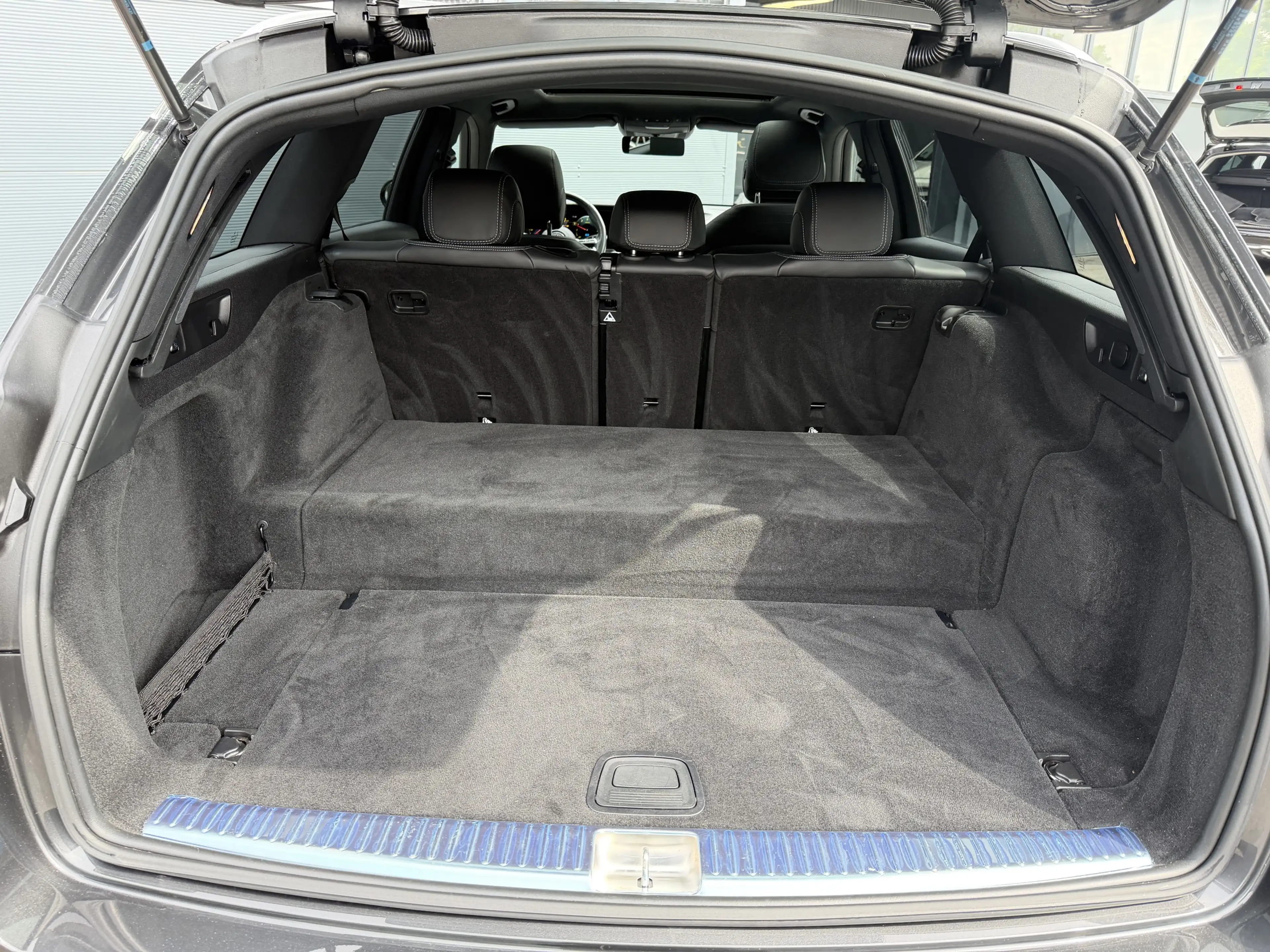 Mercedes-Benz E 300 de T 4Matic9G-TRONIC AMG Line | AHK — photo 11