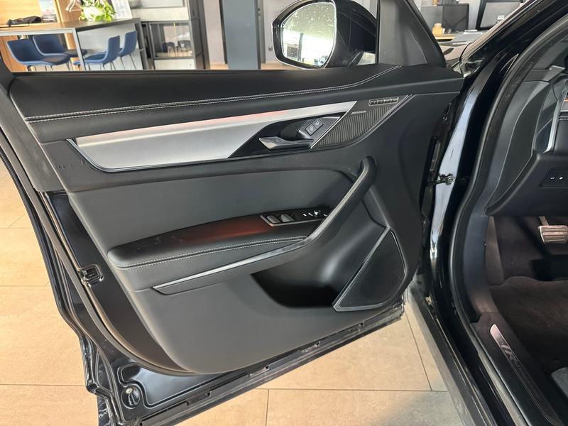 Jaguar F-Pace R-Dynamic SE P400e PHEV AWD Aut. — photo 6