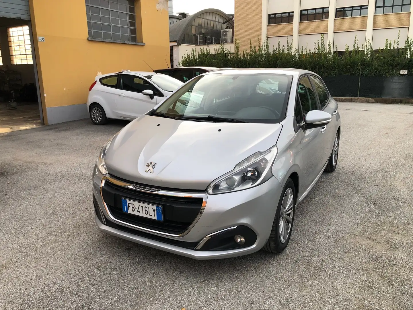 Peugeot 208 5p 1.6 bluehdi Active 75cv Grau - 2