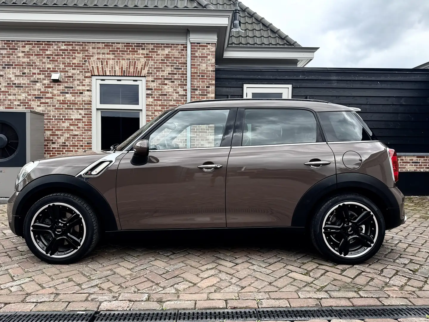 MINI Cooper S 1.6i 16V 183pk Countryman Automaat met alle opties Bruin - 1