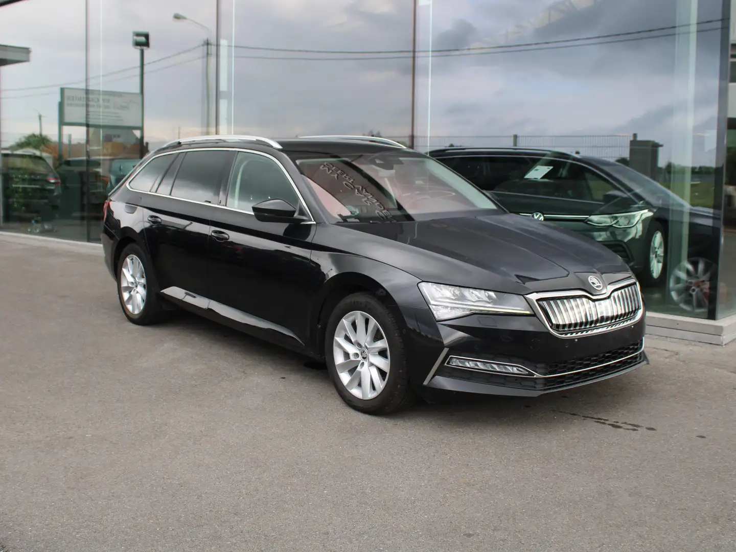 Skoda Superb 1.4TSI IV-DSG-AC-CAMERA-LEDER-NAVI-VEEL OPTIES Zwart - 1