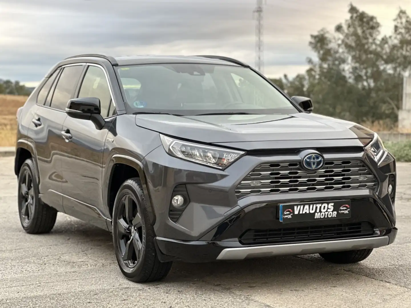 Toyota RAV 4 2.5 hybrid 2WD Advance Plus Gris - 1