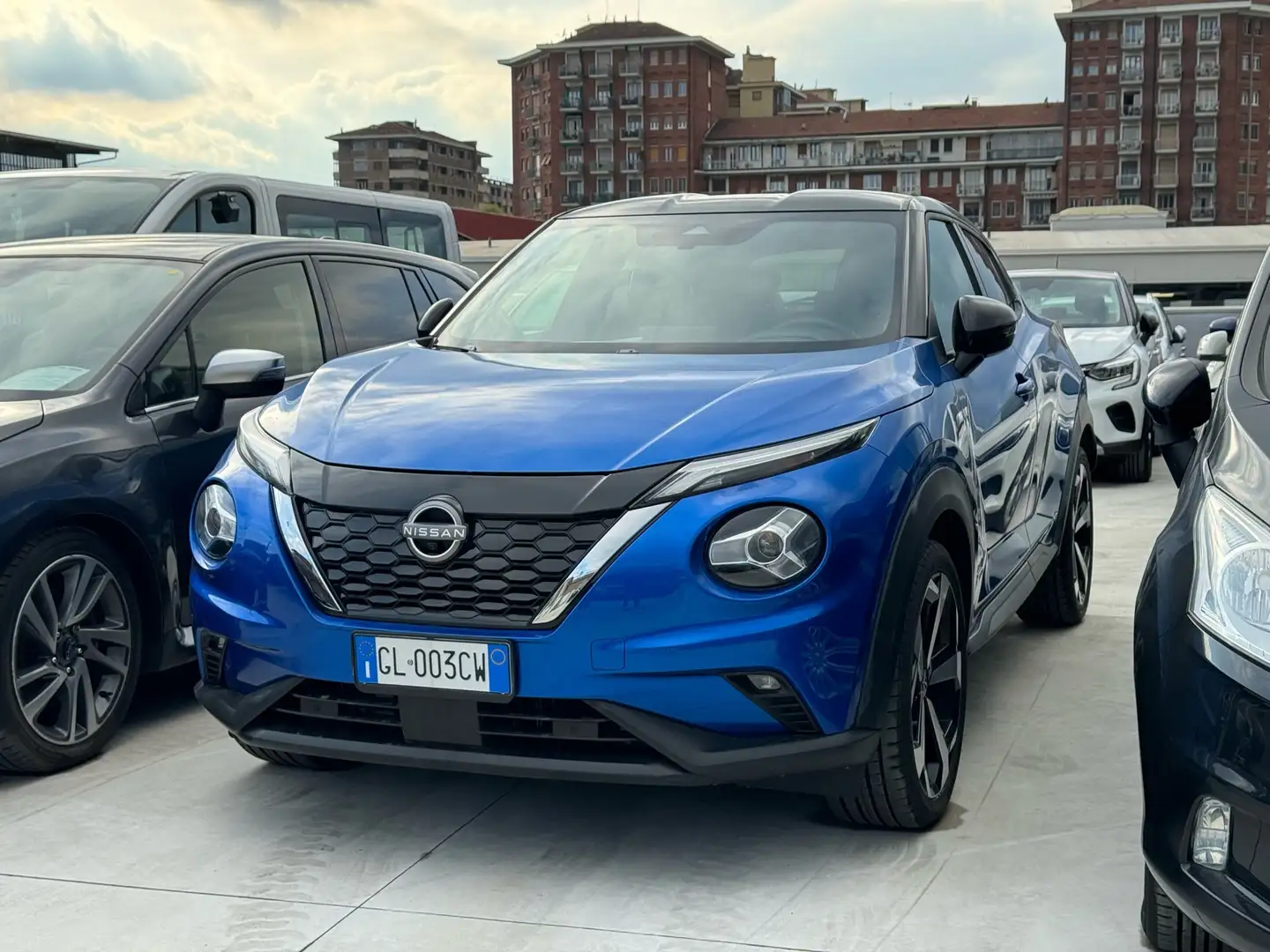 Nissan Juke 1.6 HEV Tekna Schwarz - 1